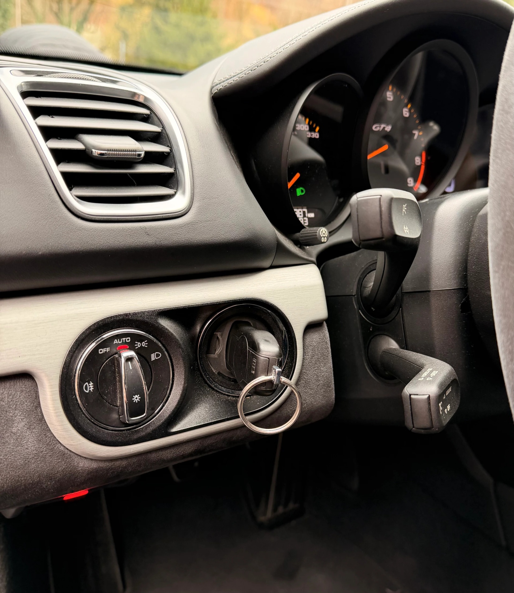 PORSCHE Cayman GT4-image-15