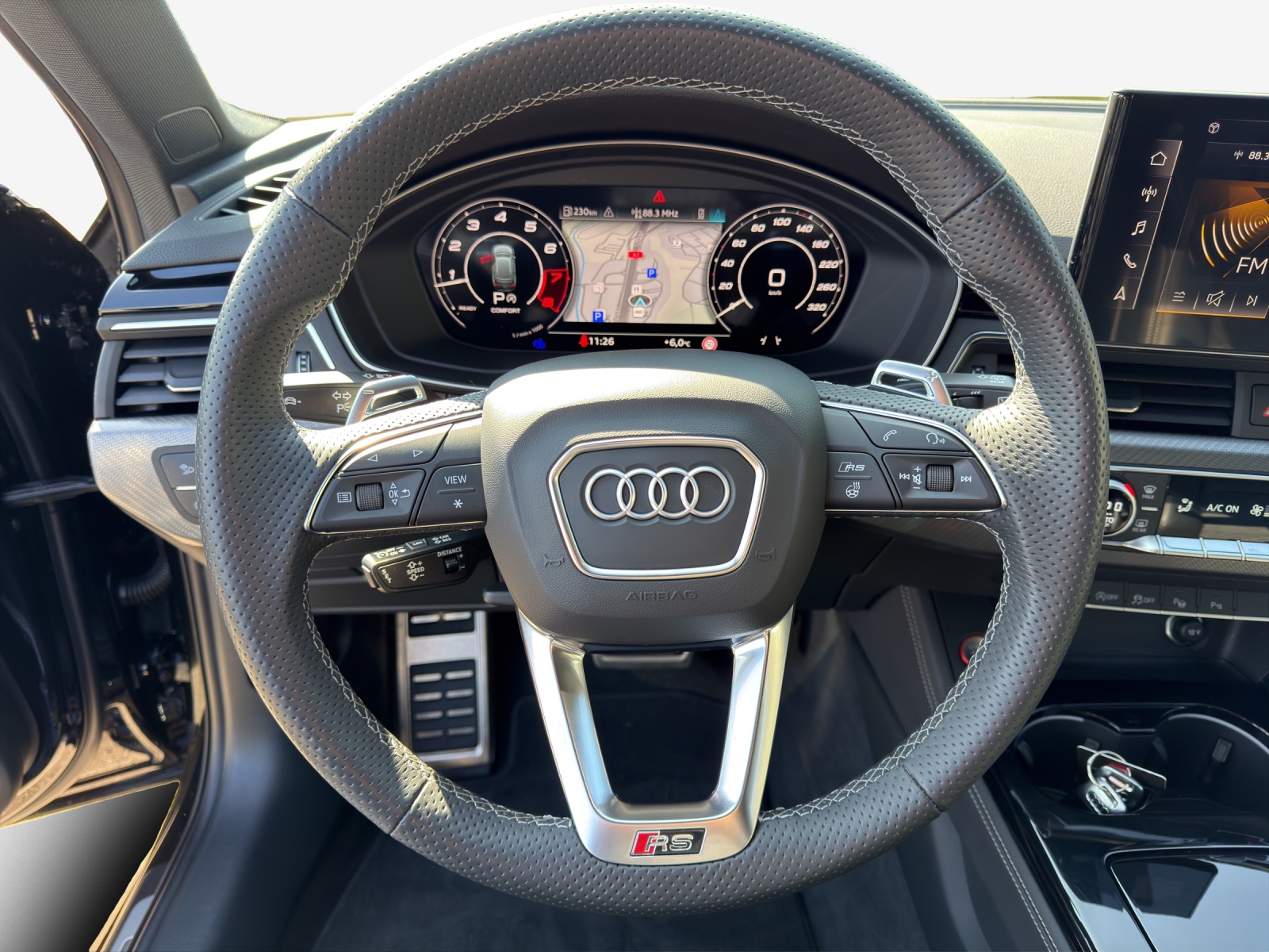 AUDI RS4 Avant quattro tiptronic-image-9