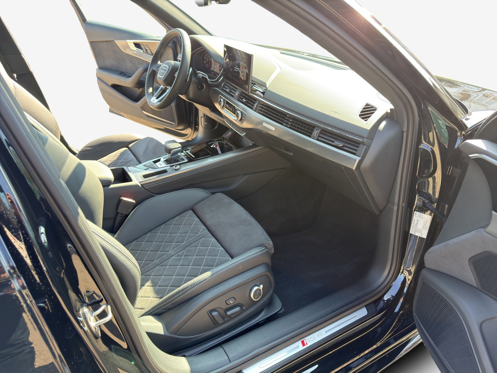 AUDI RS4 Avant quattro tiptronic-image-14
