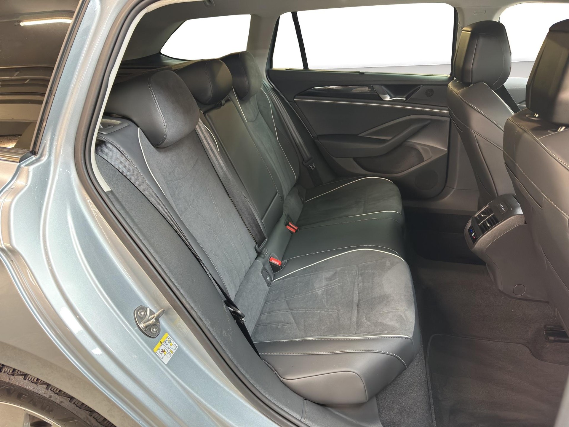 VW Passat Variant 1.5 TSI Business DSG-image-7