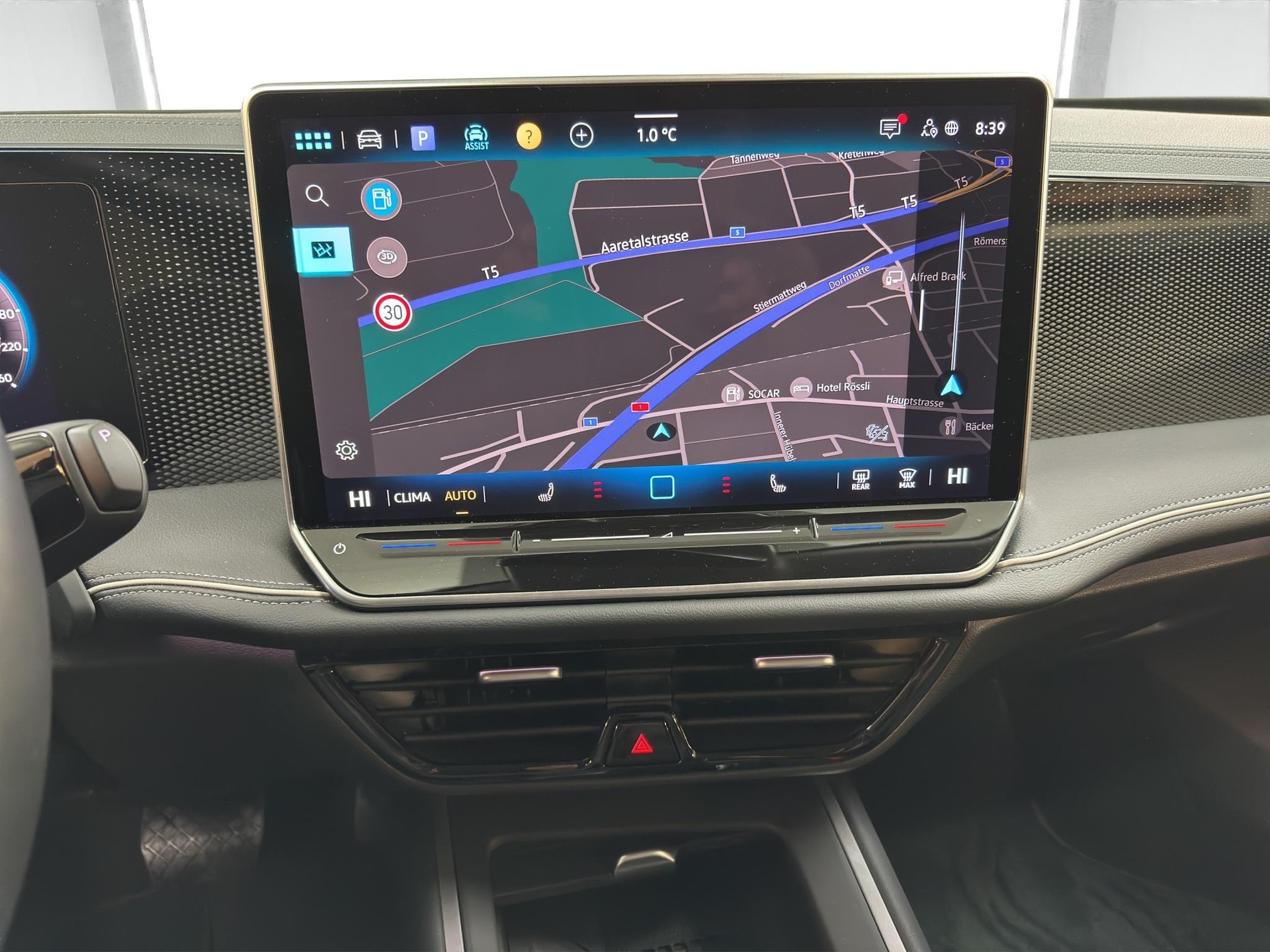 VW Passat Variant 1.5 TSI Business DSG-image-11