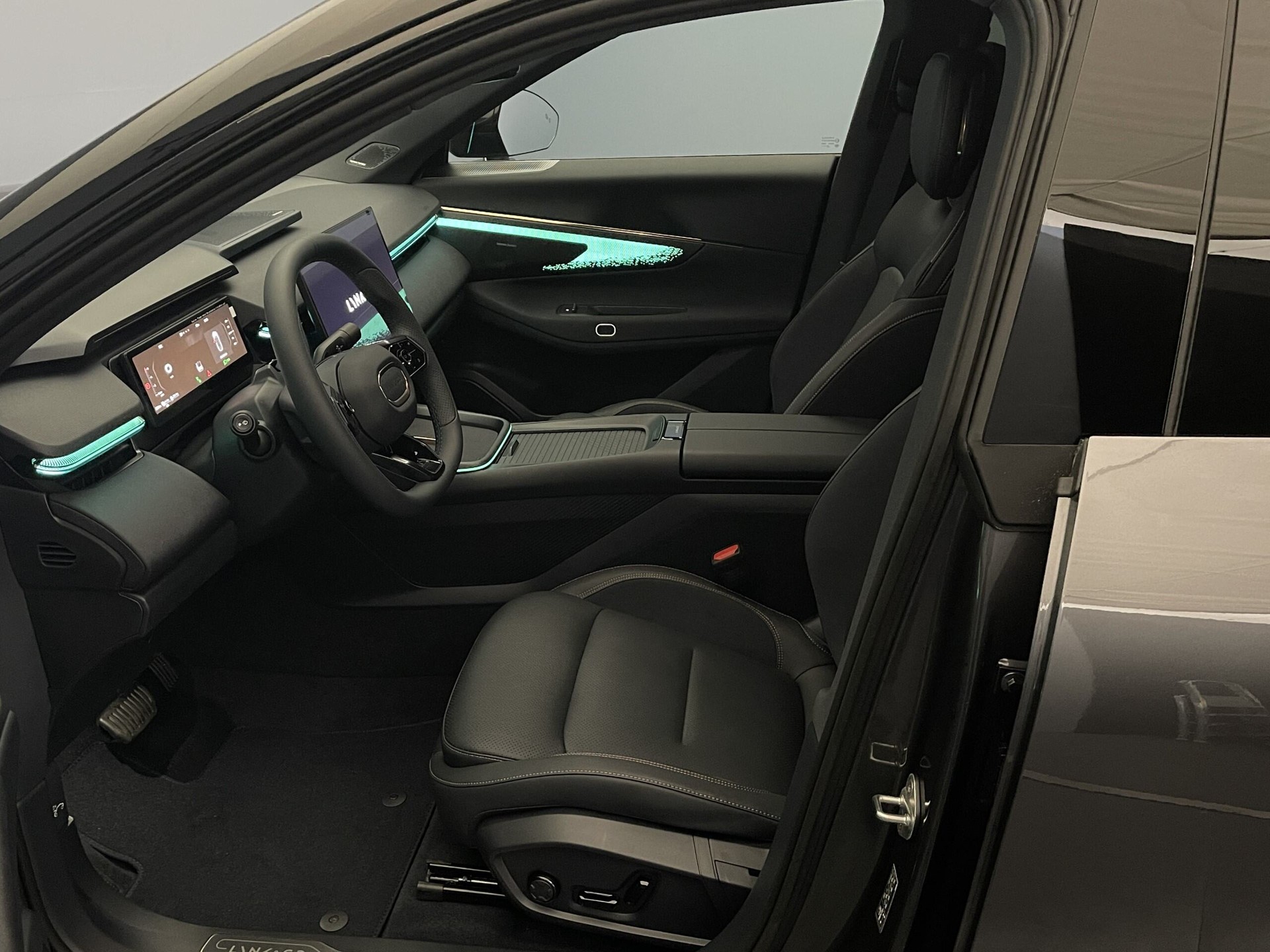 LYNK & CO 08 1.5 PHEV More-image-5