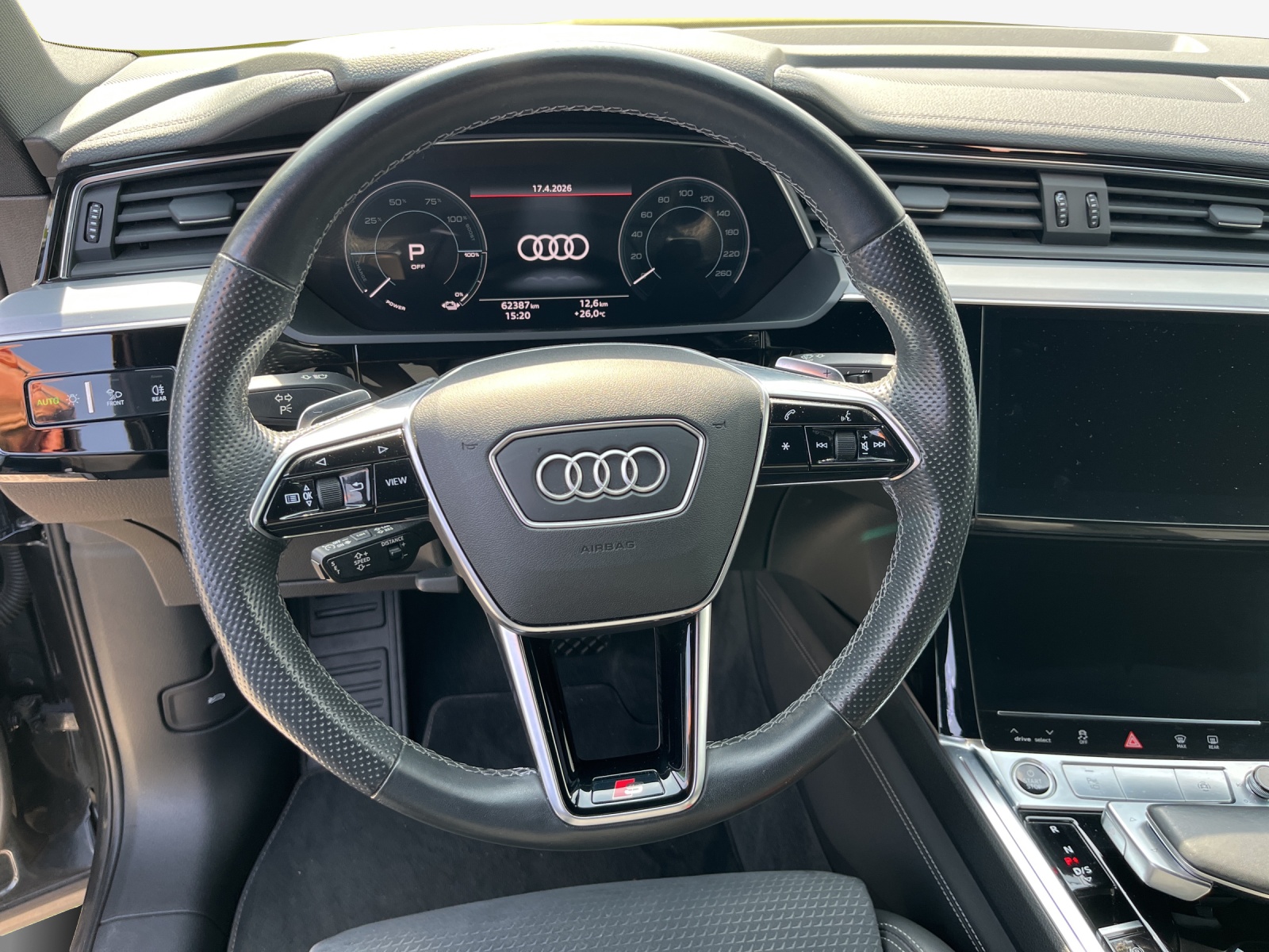 AUDI e-tron 55 Sportback Advanced quattro-image-10