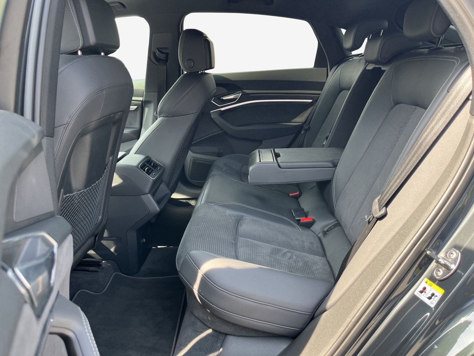 AUDI e-tron 55 Sportback Advanced quattro-image-12