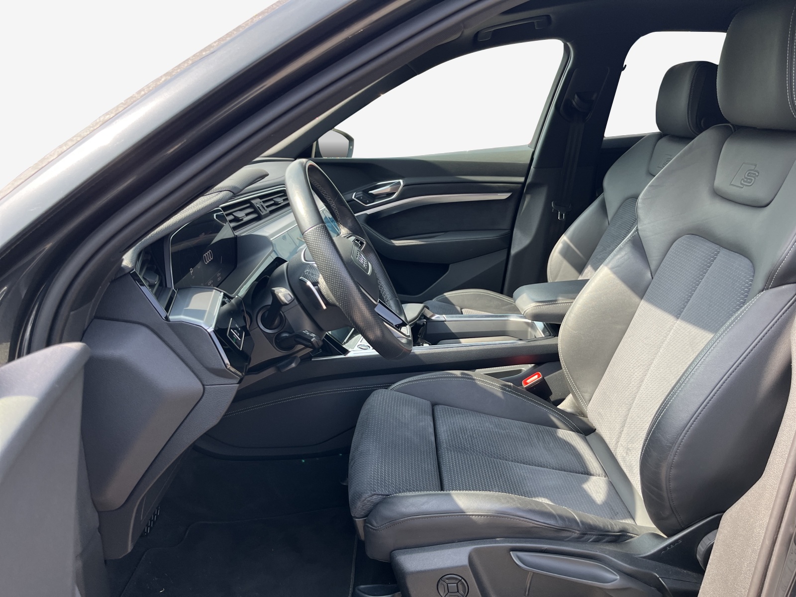 AUDI e-tron 55 Sportback Advanced quattro-image-8