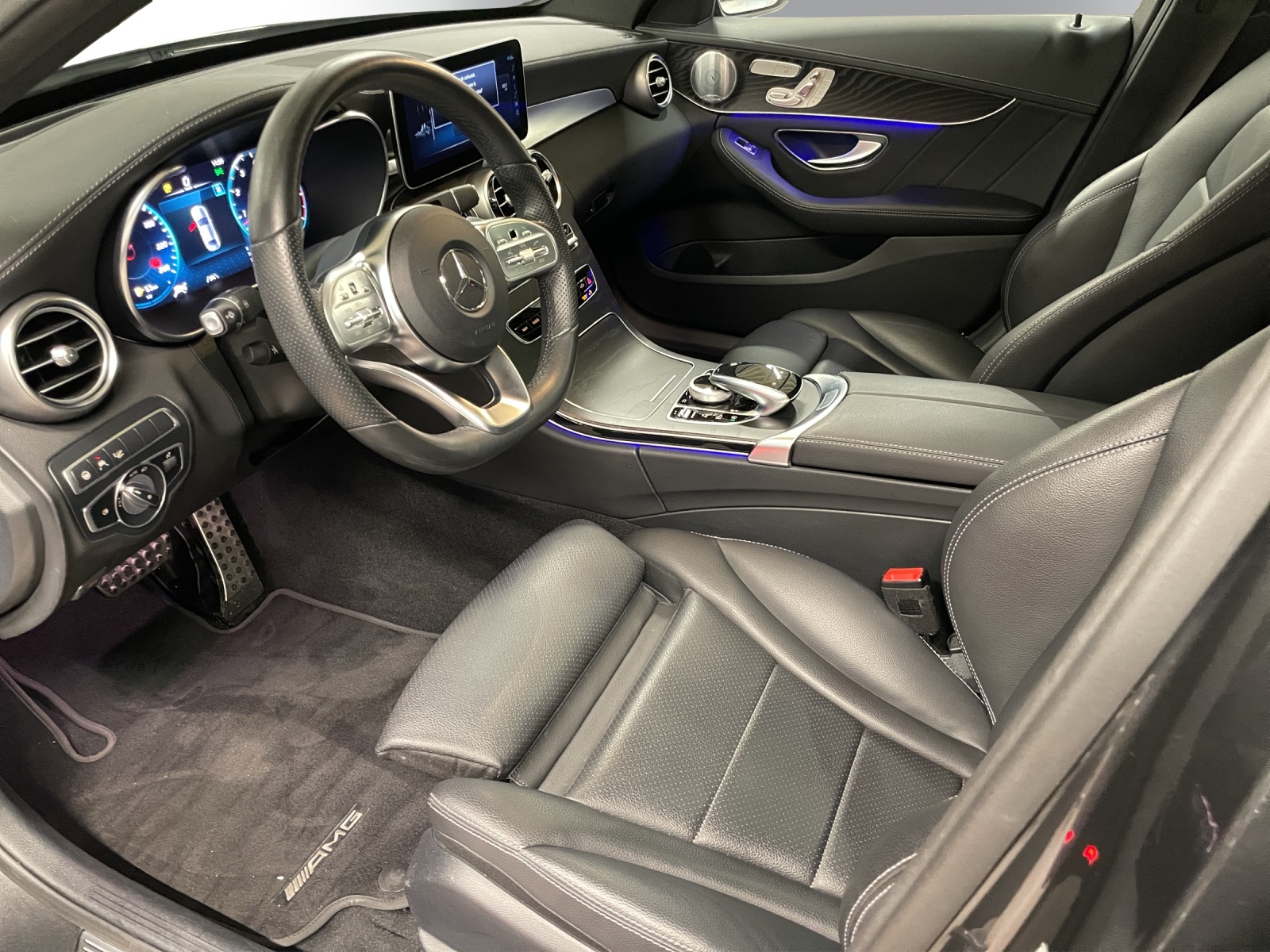 MERCEDES-BENZ C 400 4Matic AMG Line-image-6