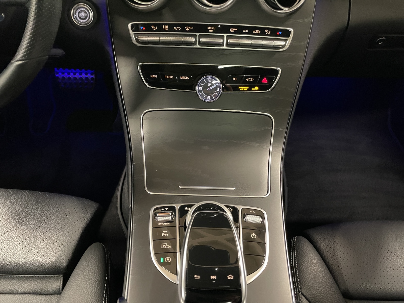 MERCEDES-BENZ C 400 4Matic AMG Line-image-12