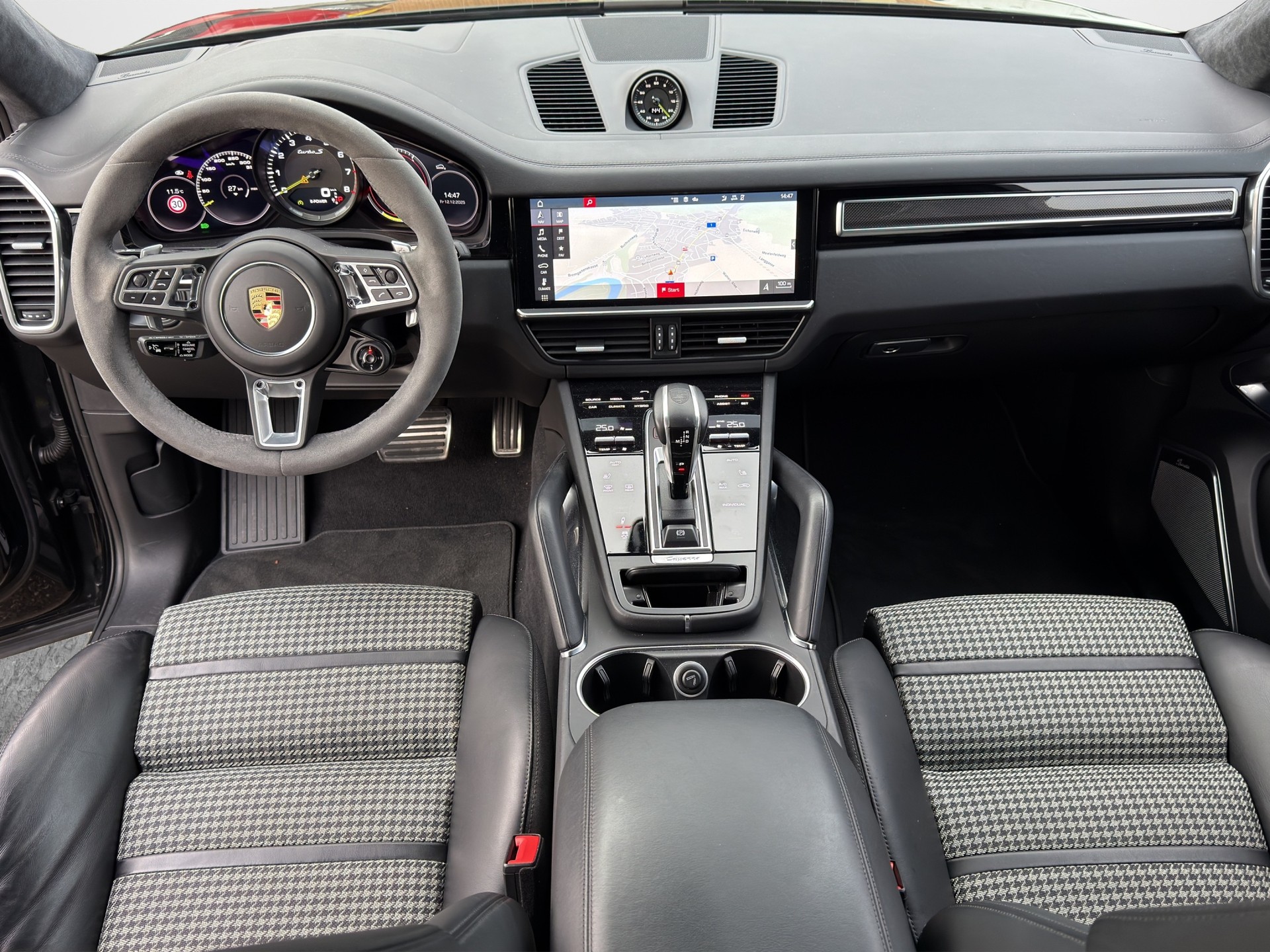 PORSCHE Cayenne Turbo Coupé S E-Hybrid-image-7