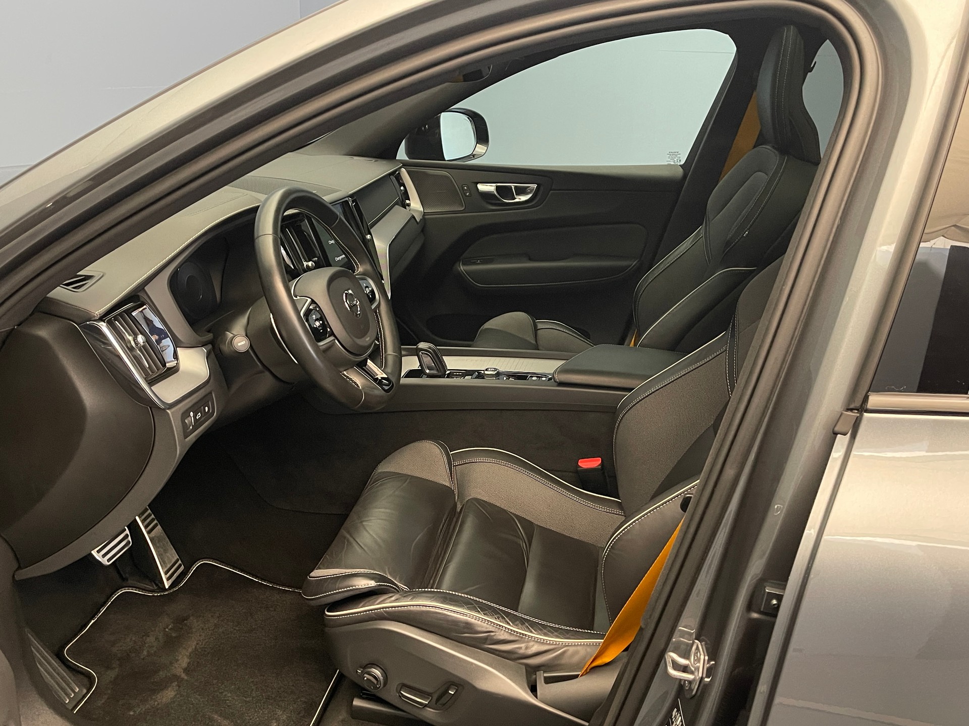 VOLVO XC60 2.0 T8 TE Polestar eAWD-image-6