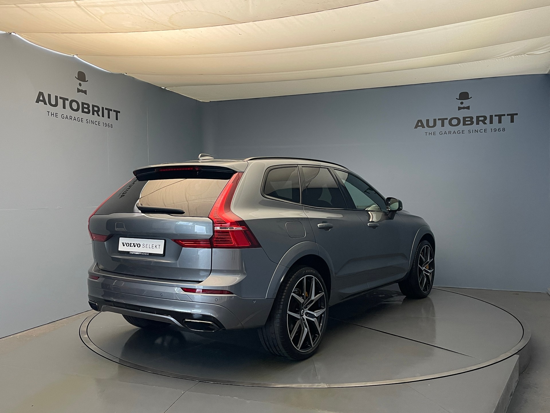 VOLVO XC60 2.0 T8 TE Polestar eAWD-image-2