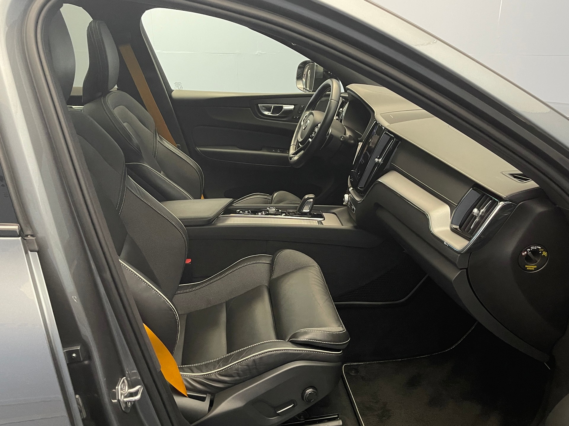 VOLVO XC60 2.0 T8 TE Polestar eAWD-image-8