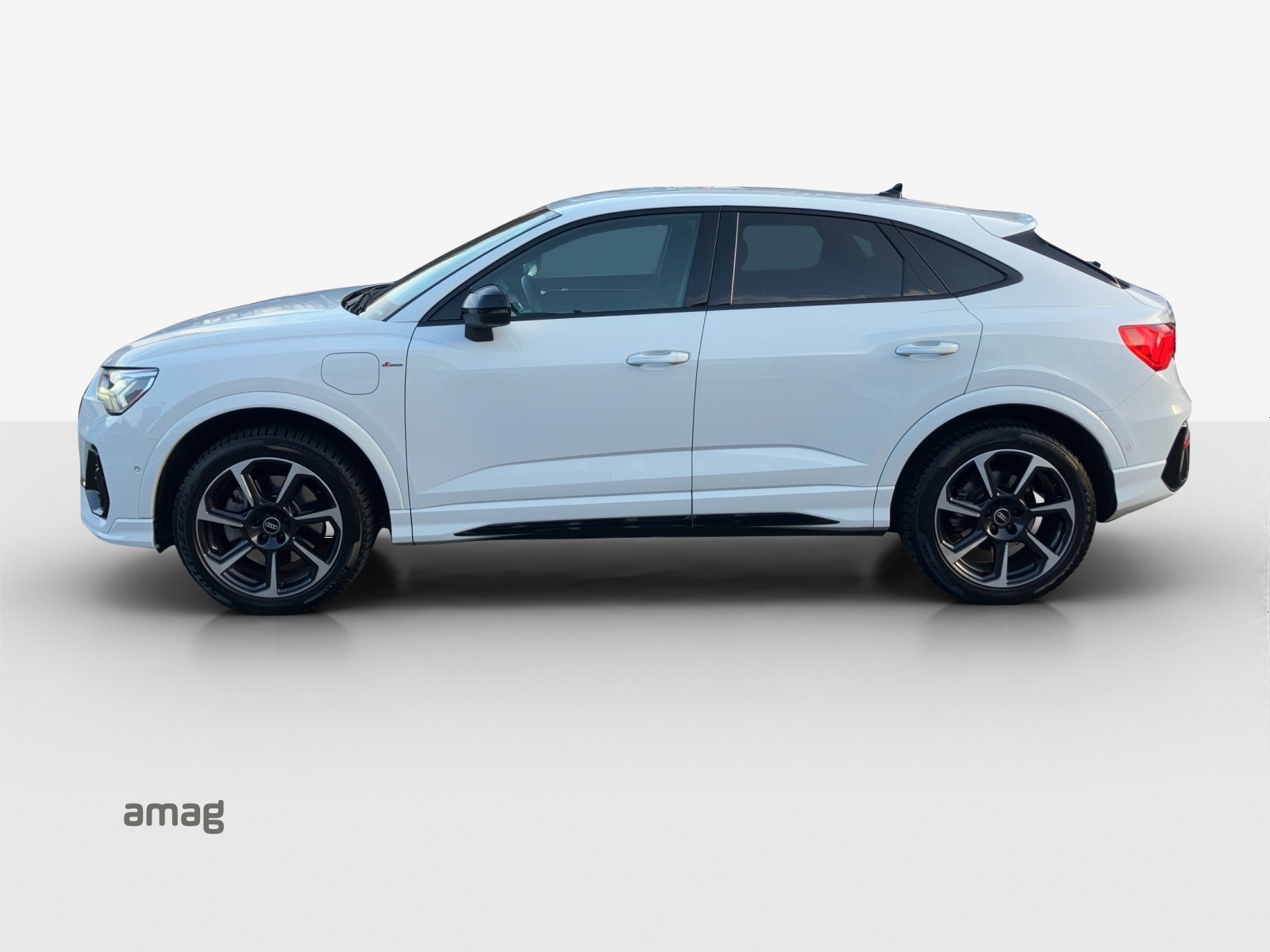 AUDI Q3 Sportback 45 TFSI e S line Attraction S-tronic-image-2