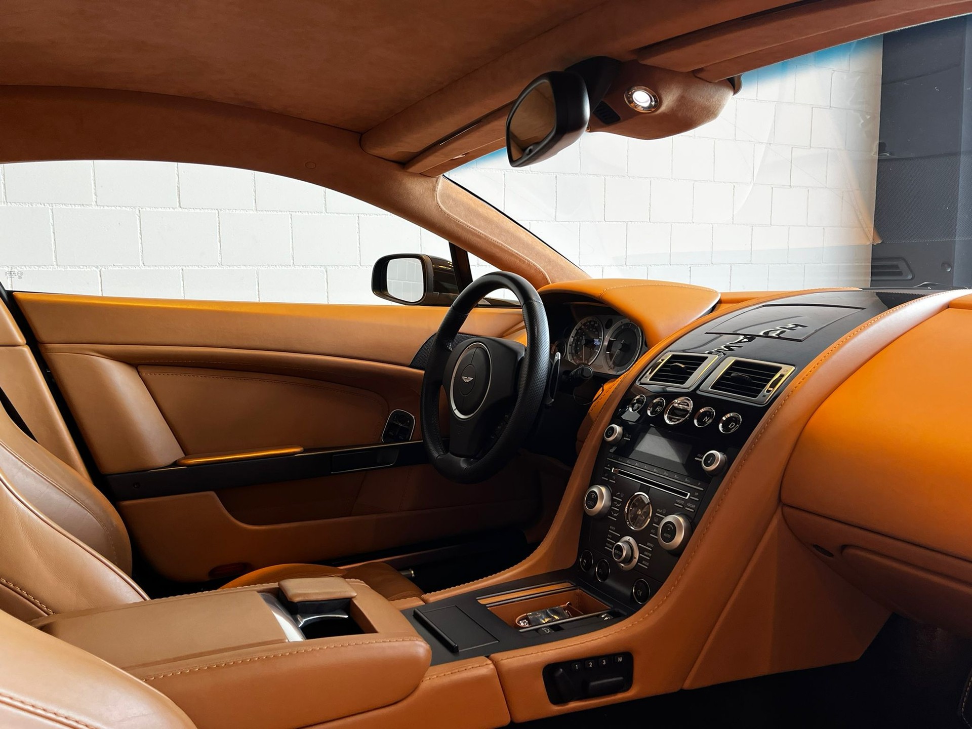 ASTON MARTIN V8 Vantage 4.7 Sportshift-image-15