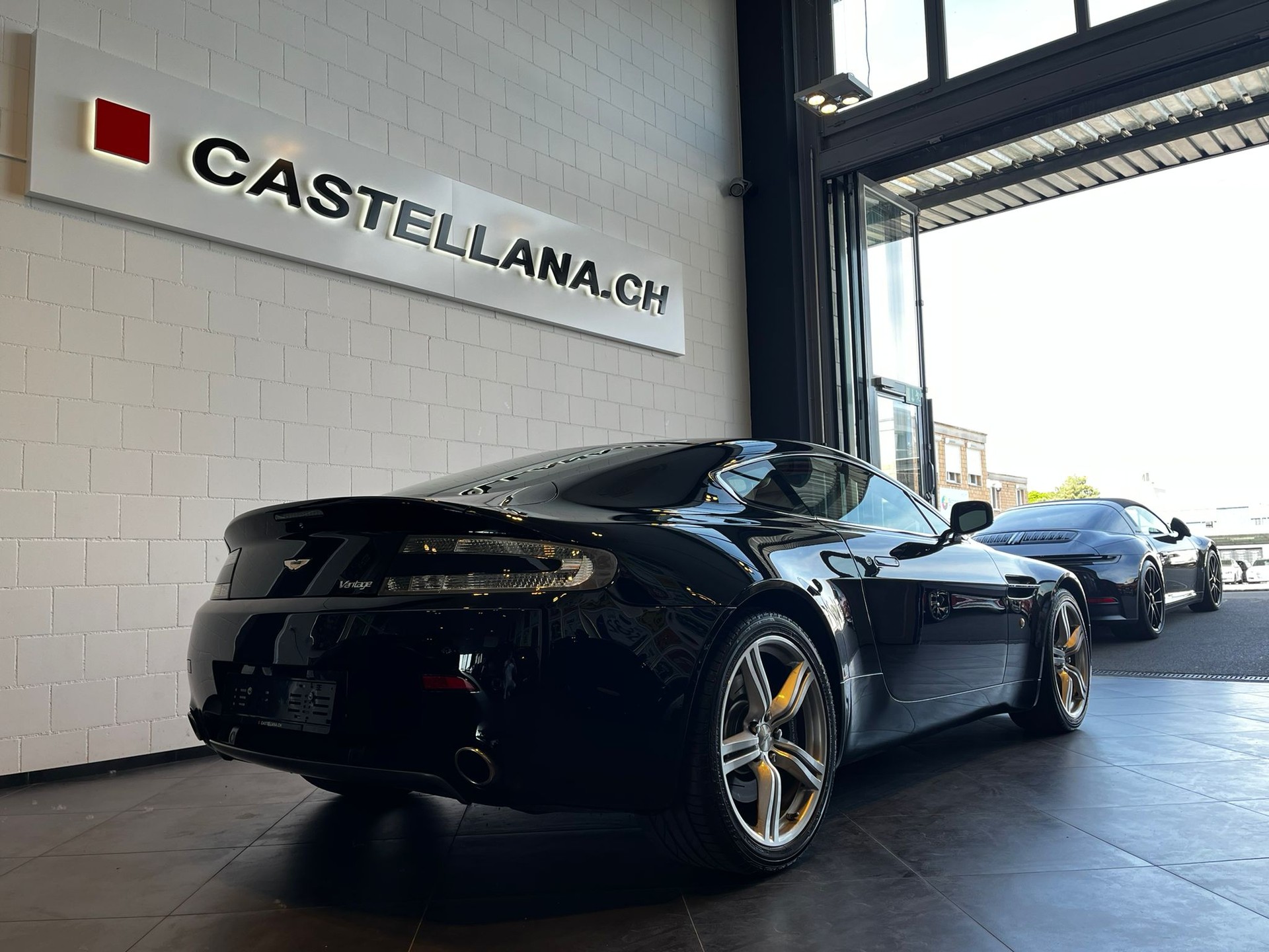 ASTON MARTIN V8 Vantage 4.7 Sportshift-image-6