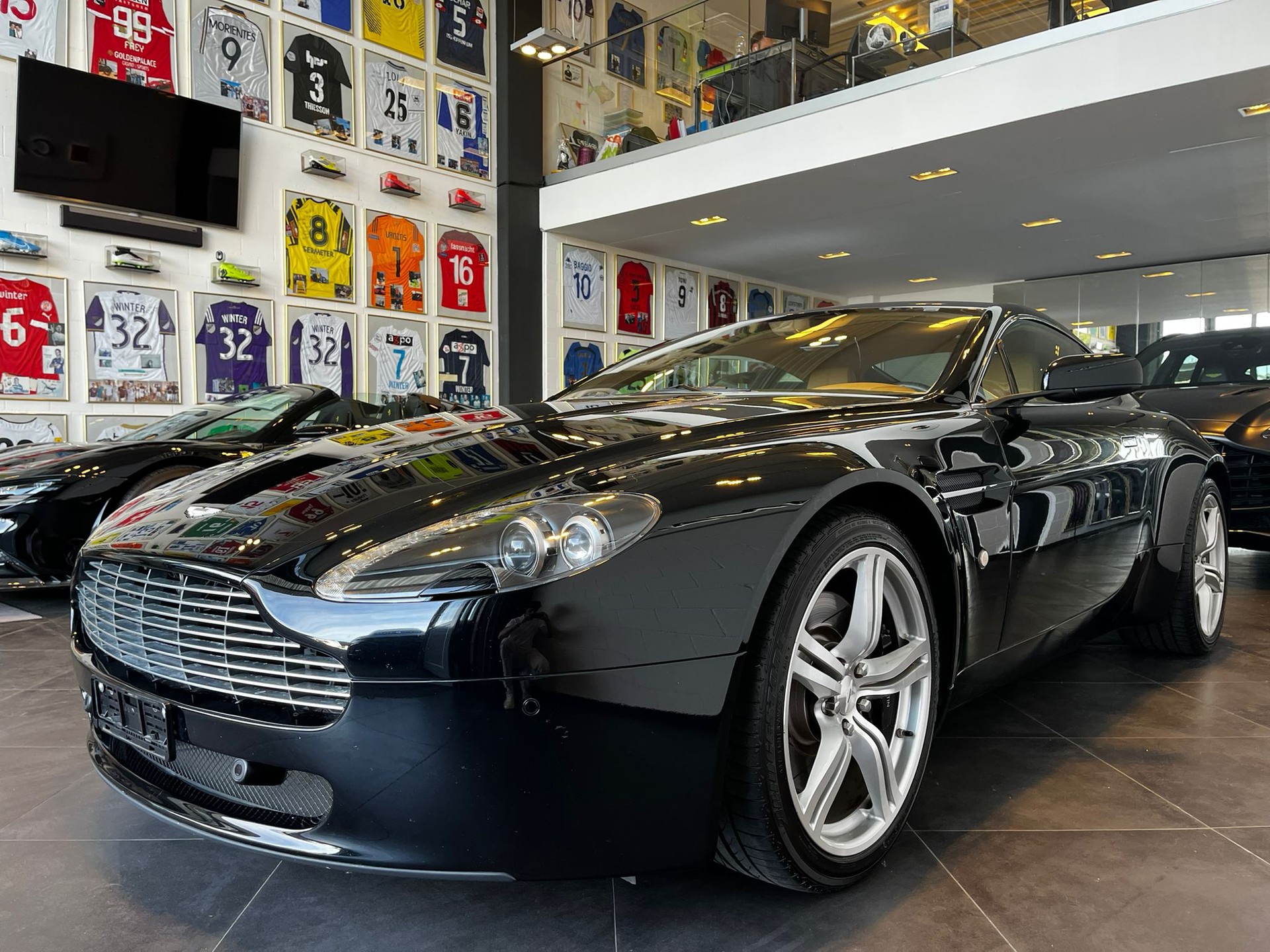 ASTON MARTIN V8 Vantage 4.7 Sportshift-showroom-element-3