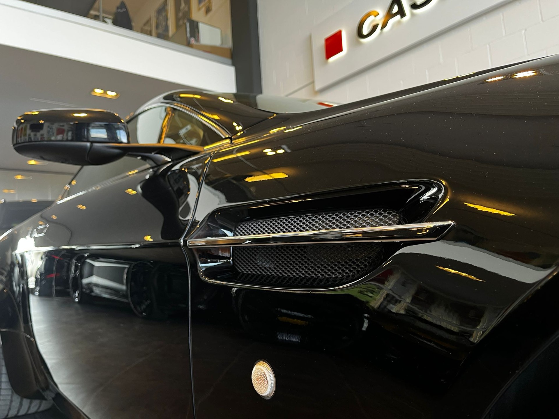 ASTON MARTIN V8 Vantage 4.7 Sportshift-image-24