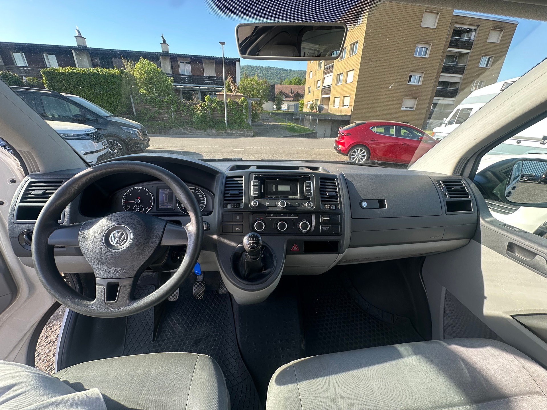 VW T5 2.0 TDI-image-9
