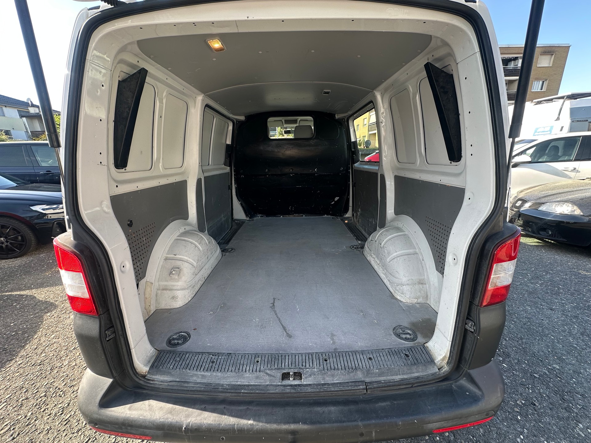 VW T5 2.0 TDI-image-13