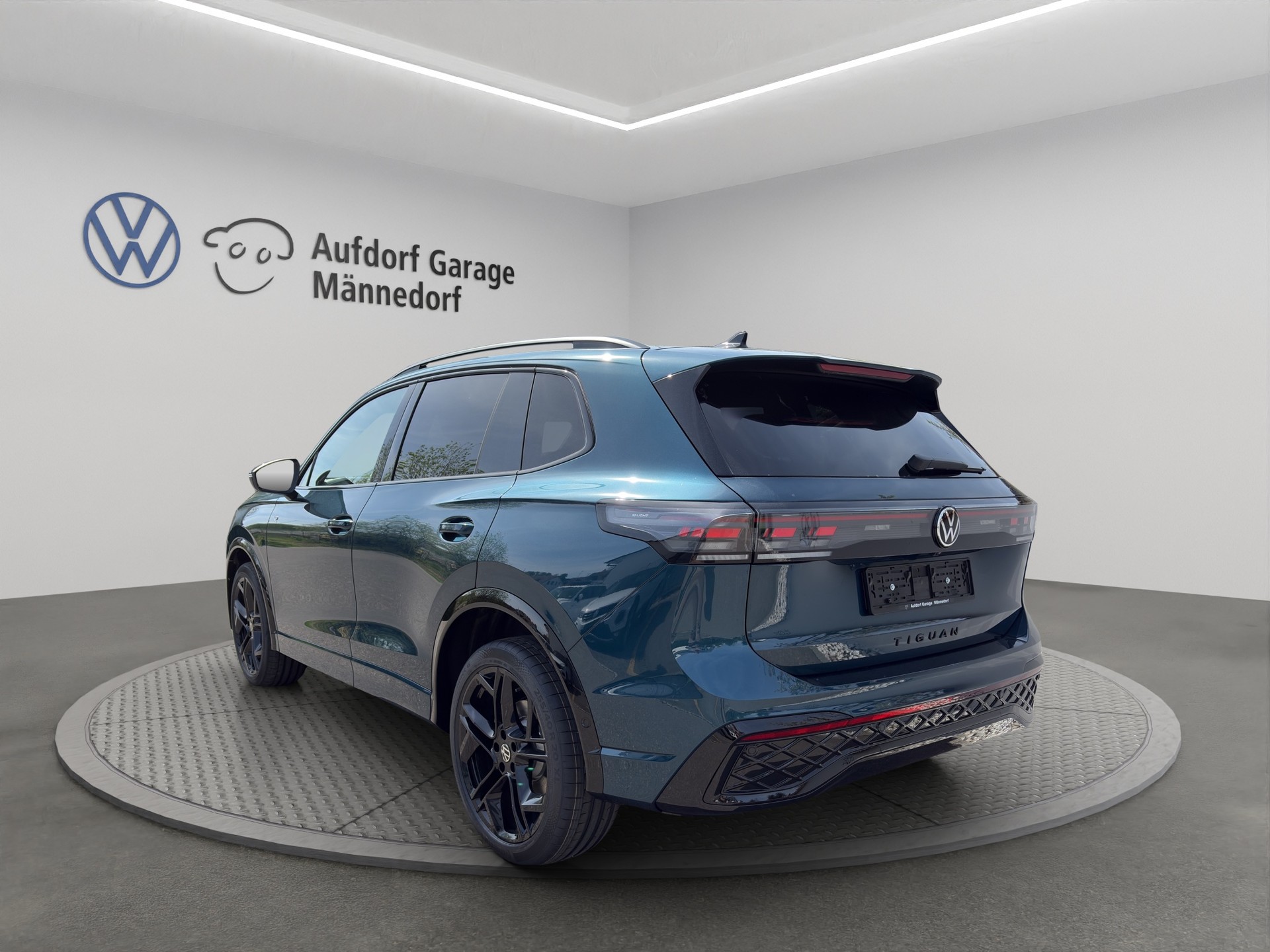 VW Tiguan 2.0 TSI DSG R-Line 4Motion-image-3