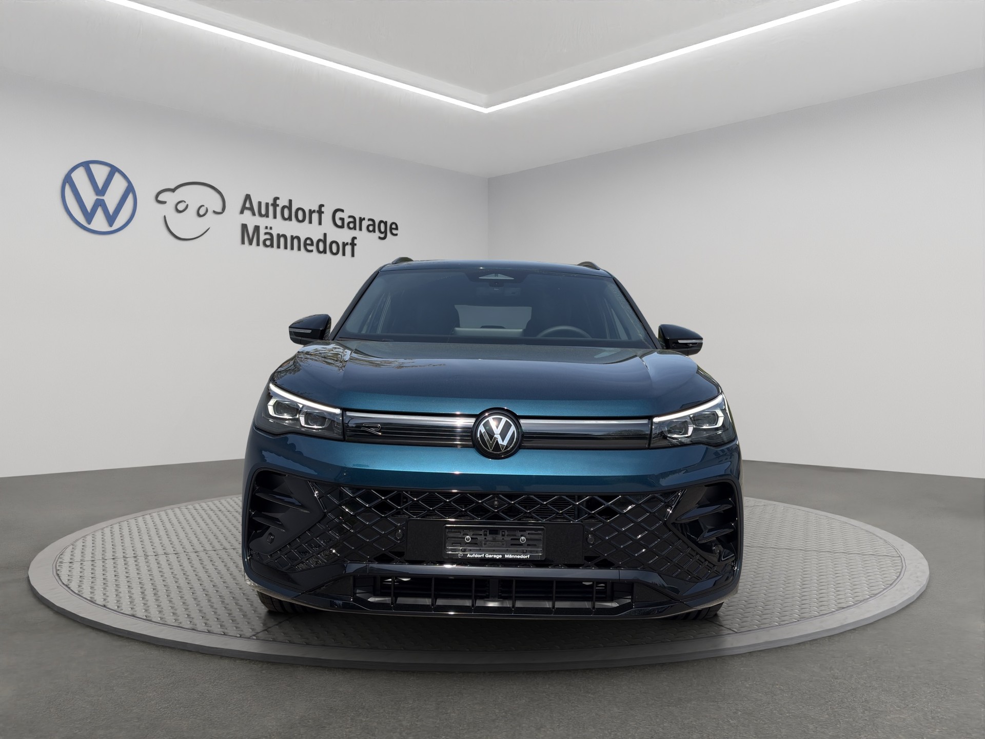 VW Tiguan 2.0 TSI DSG R-Line 4Motion-image-1