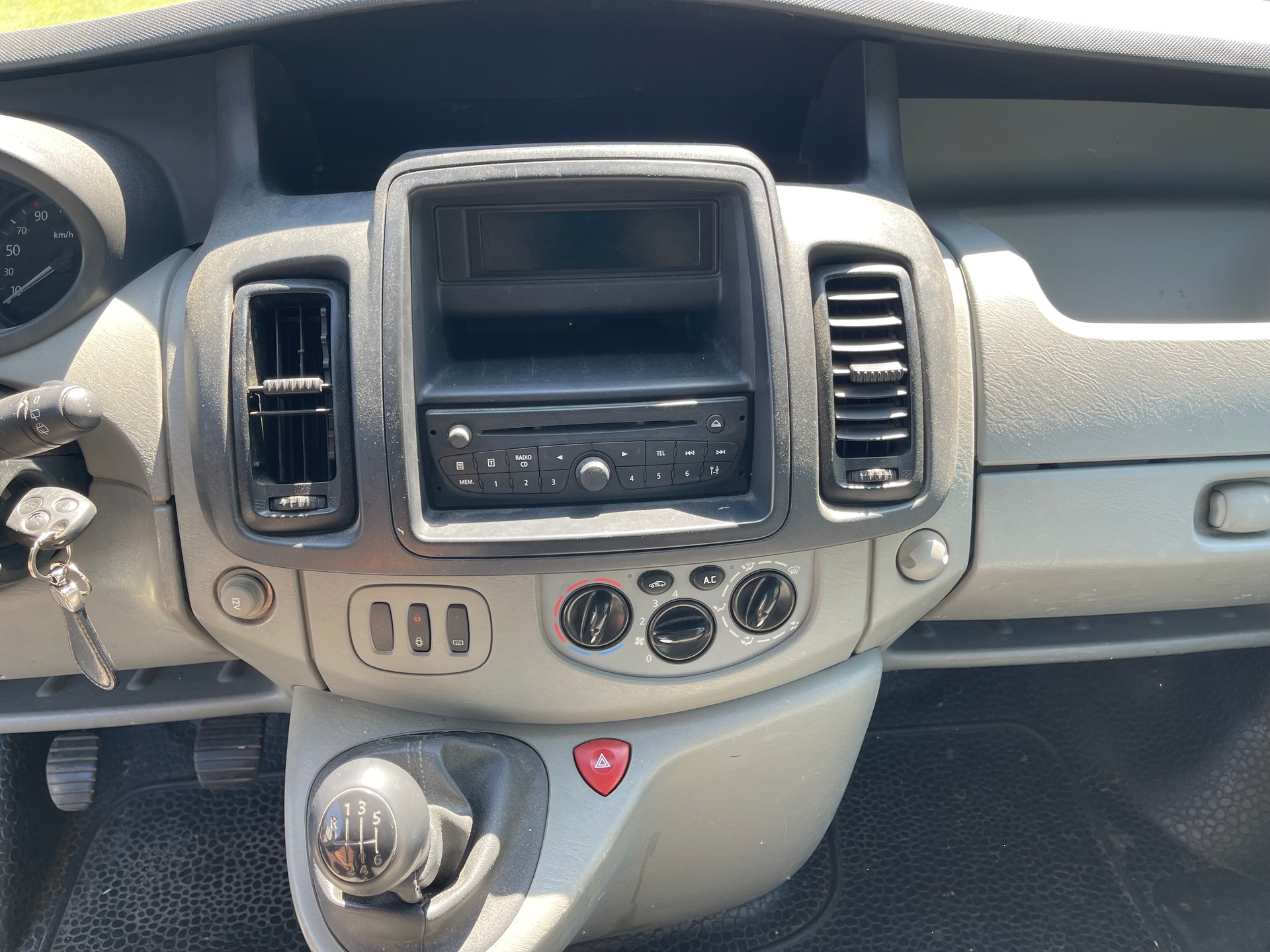 NISSAN Primastar 2.0dCi 115 L1H1 Comfort 2.7t-image-9