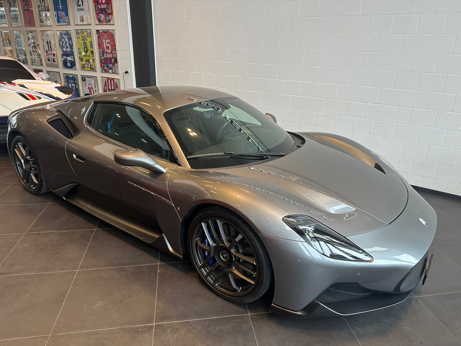 MASERATI MC 20-showroom-element-2