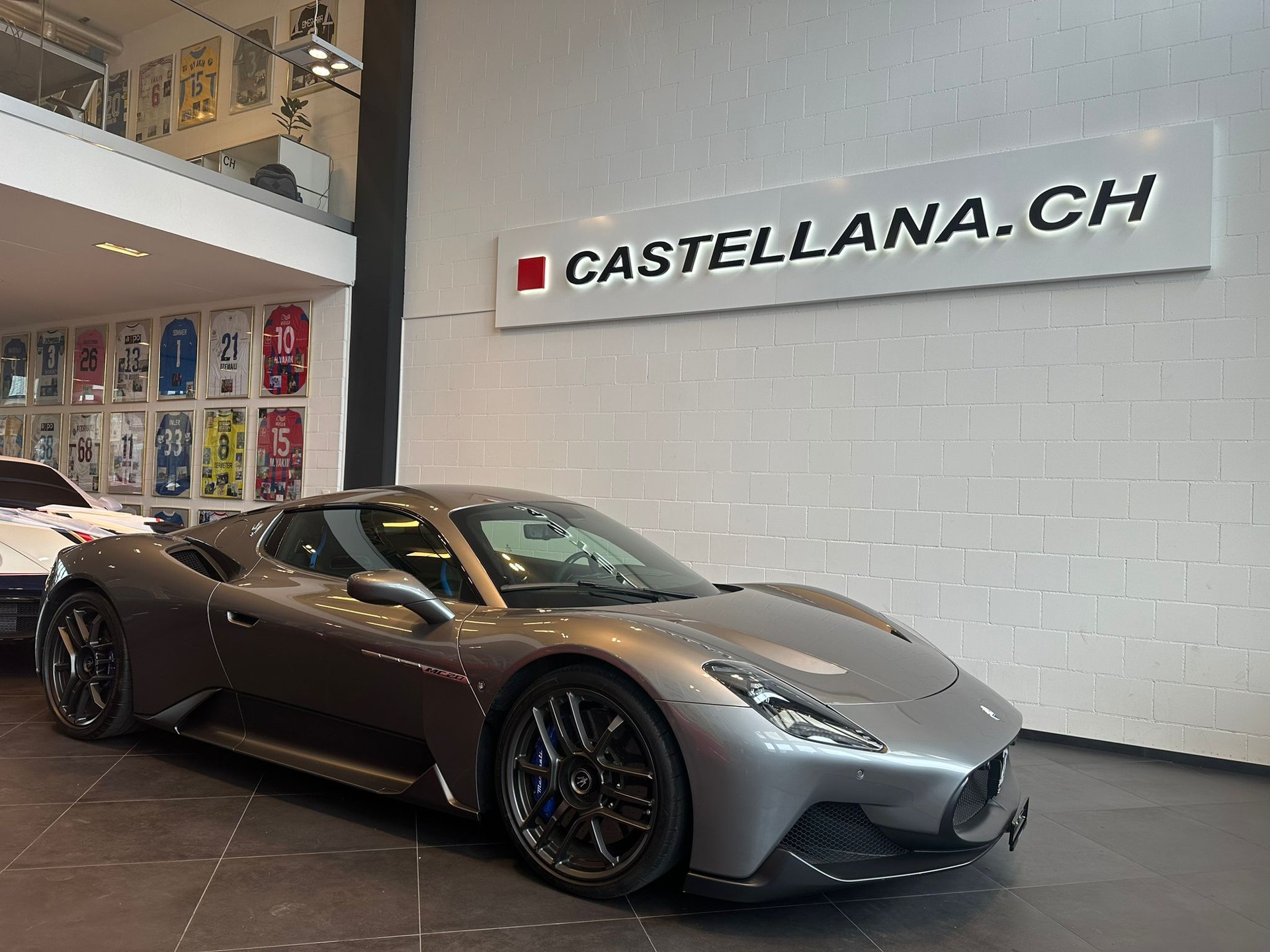 MASERATI MC 20-showroom-element-1
