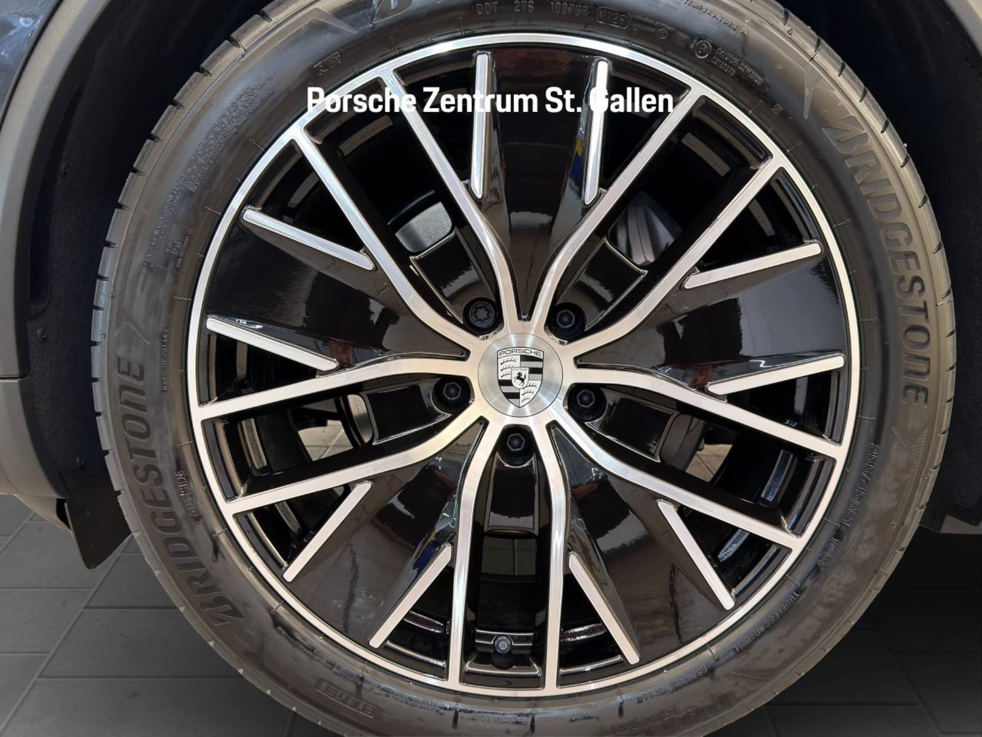 PORSCHE Macan 4-image-11
