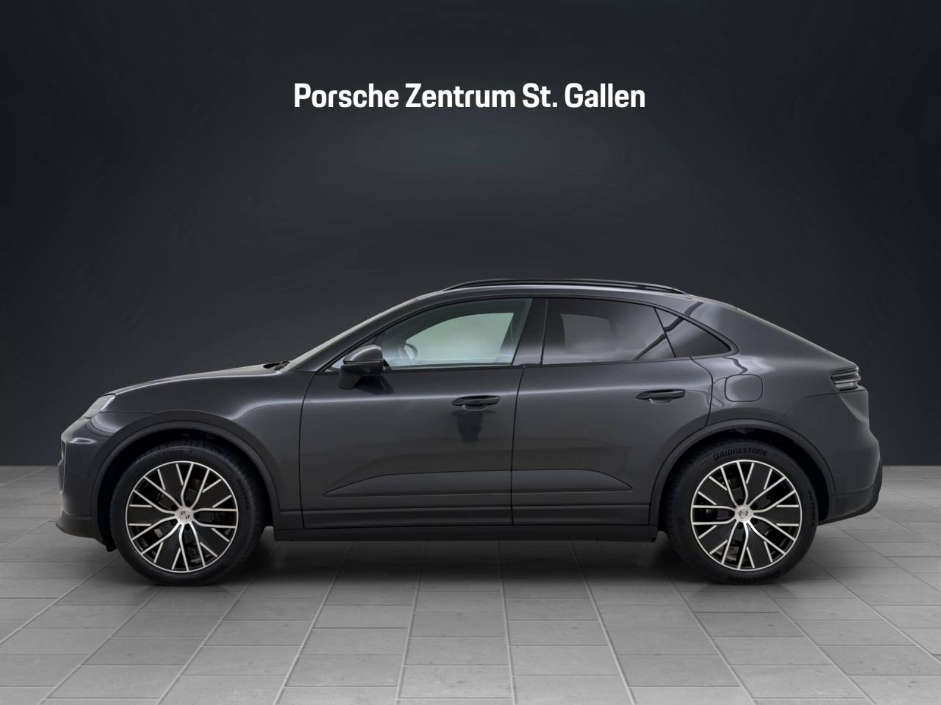 PORSCHE Macan 4-image-1