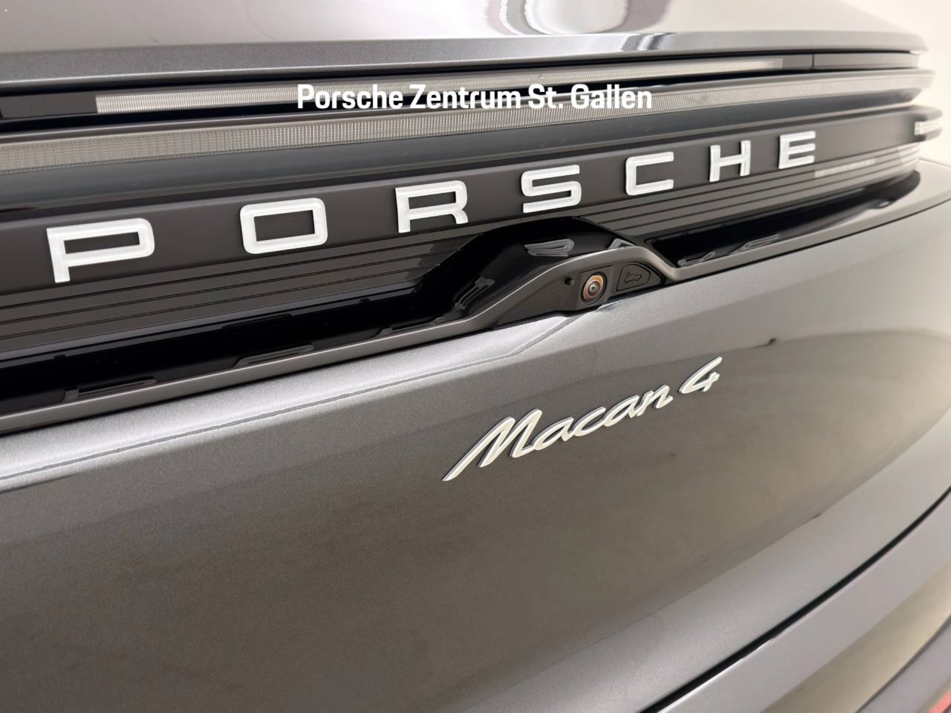 PORSCHE Macan 4-image-12
