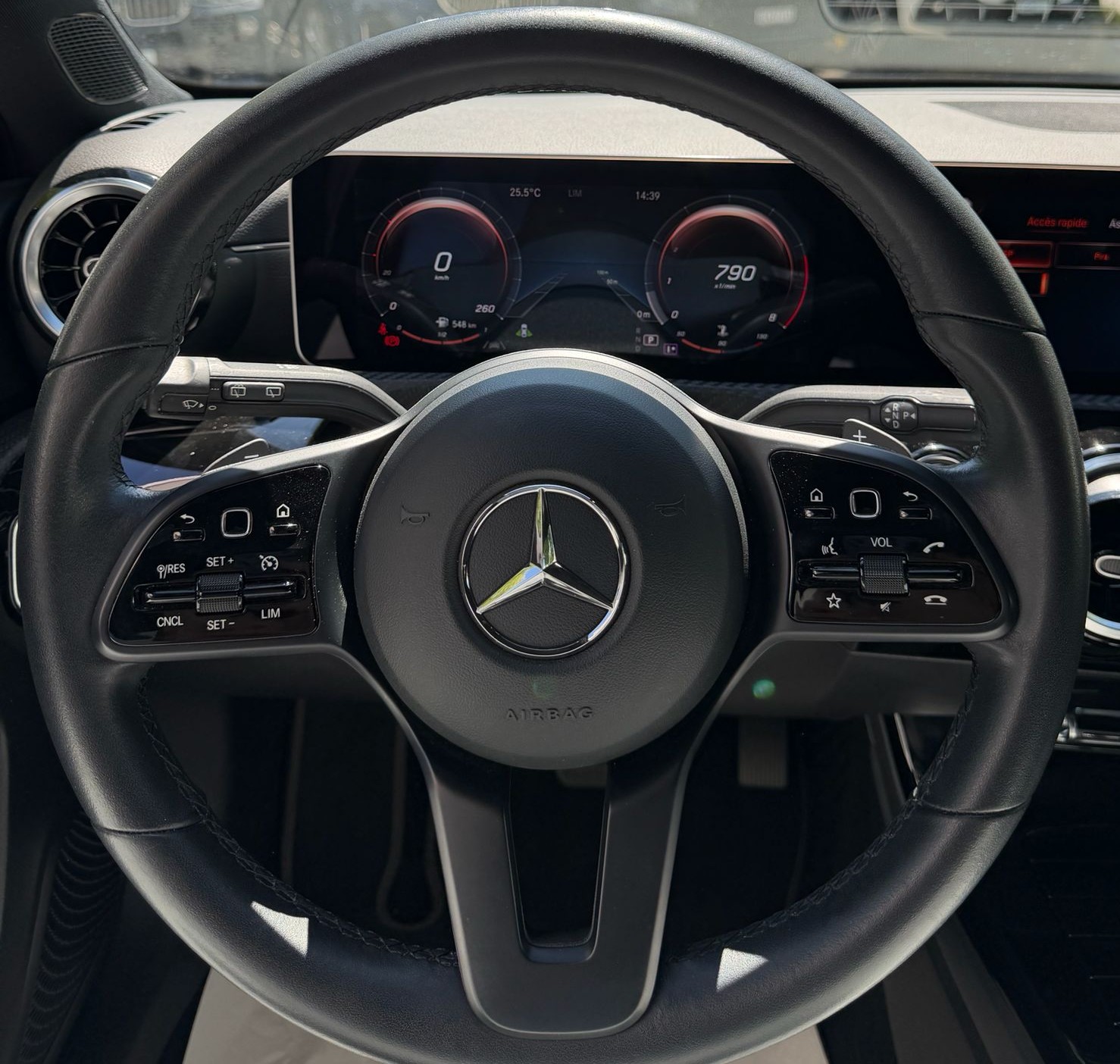 MERCEDES-BENZ A 200 7G-DCT-image-16
