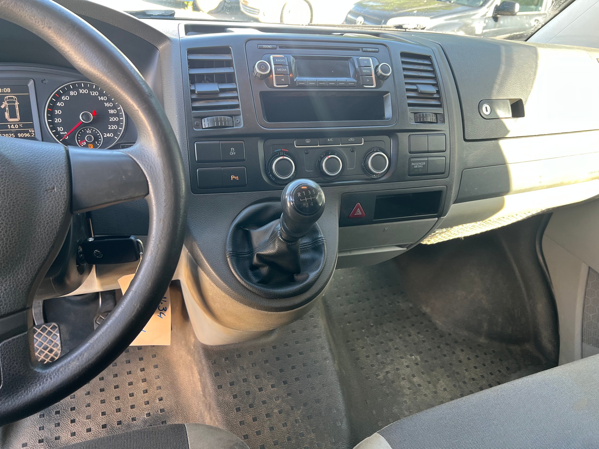 VW T5 2.0 TDI-image-6