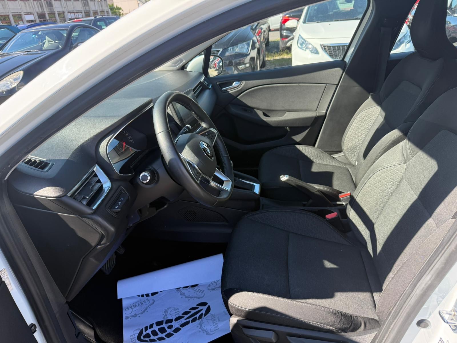 RENAULT Clio 1.0 Business CVT-image-6