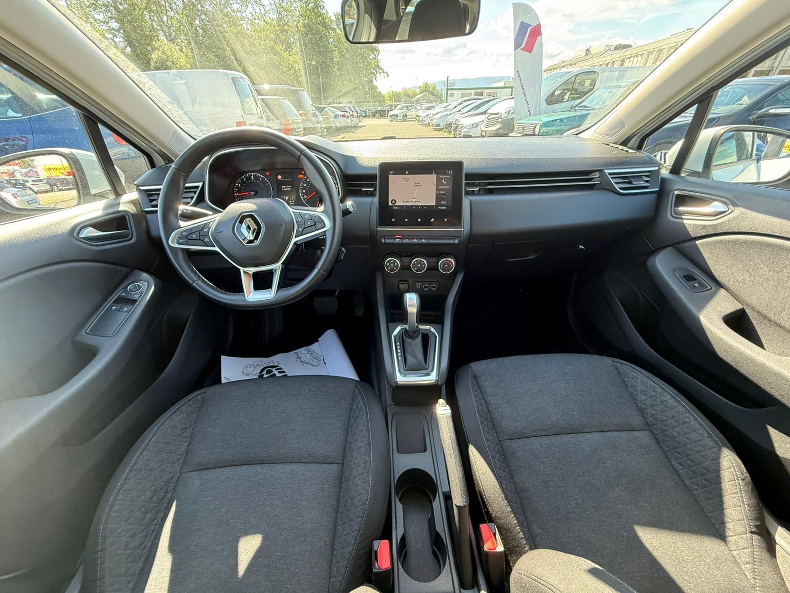 RENAULT Clio 1.0 Business CVT-image-11