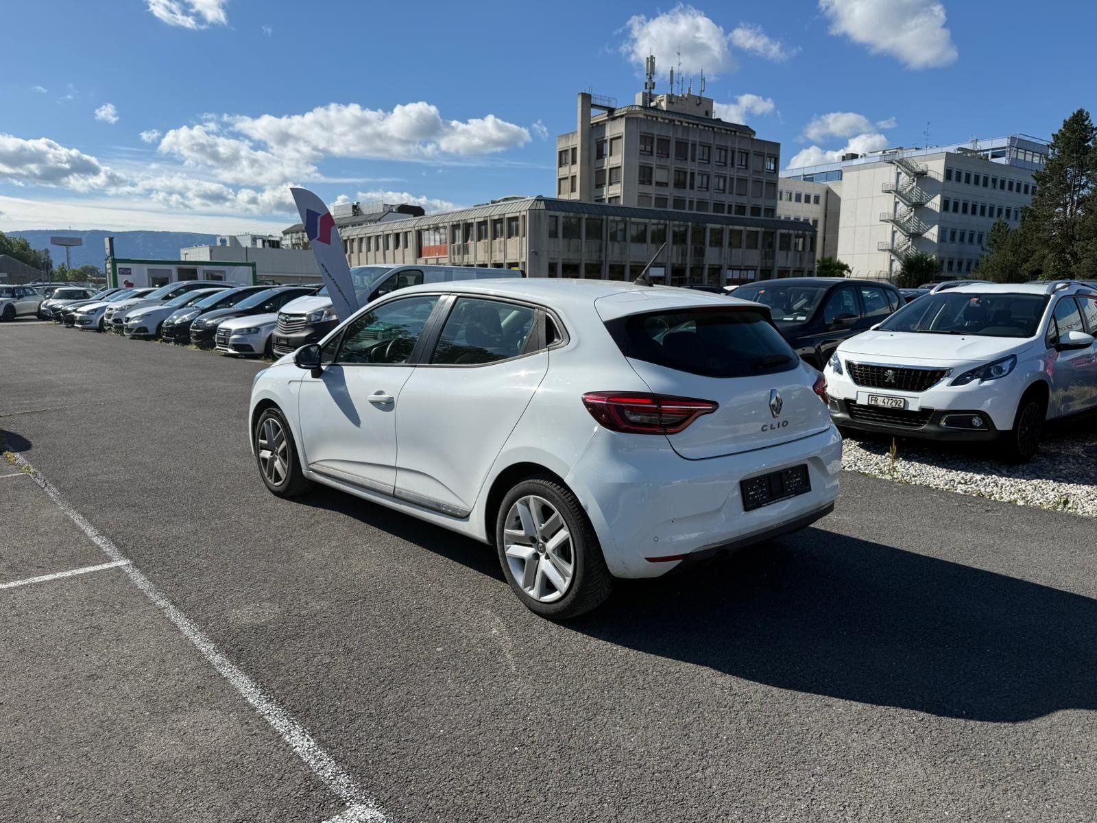 RENAULT Clio 1.0 Business CVT-image-5