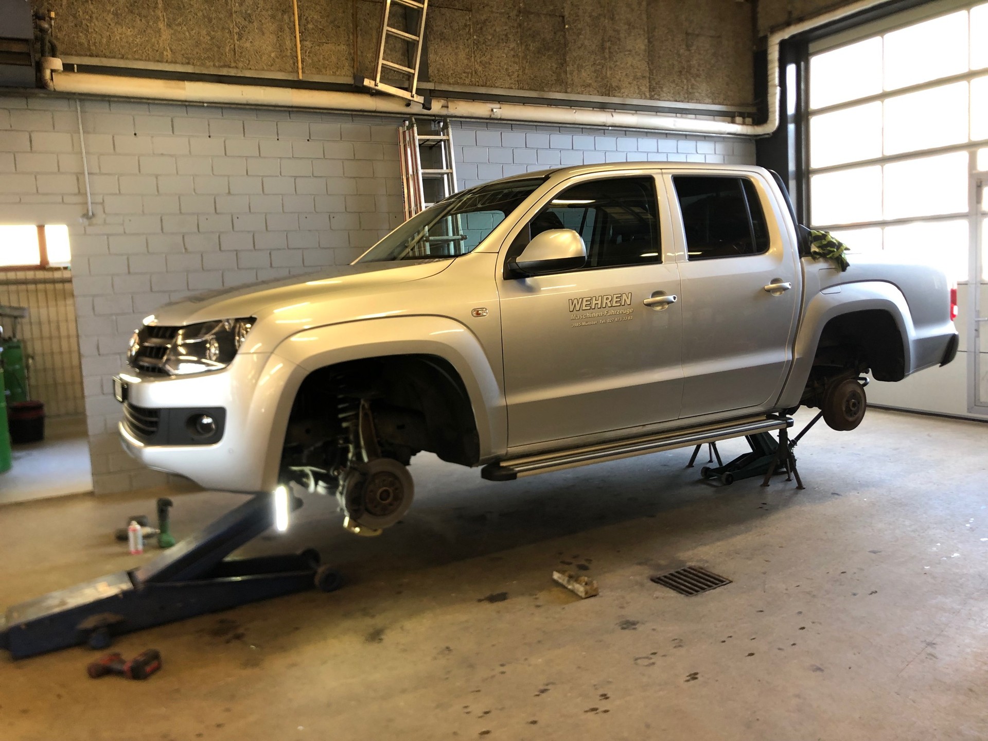 VW Amarok 2.0 BiTDI Trendline 4Motion permanent A-image-12