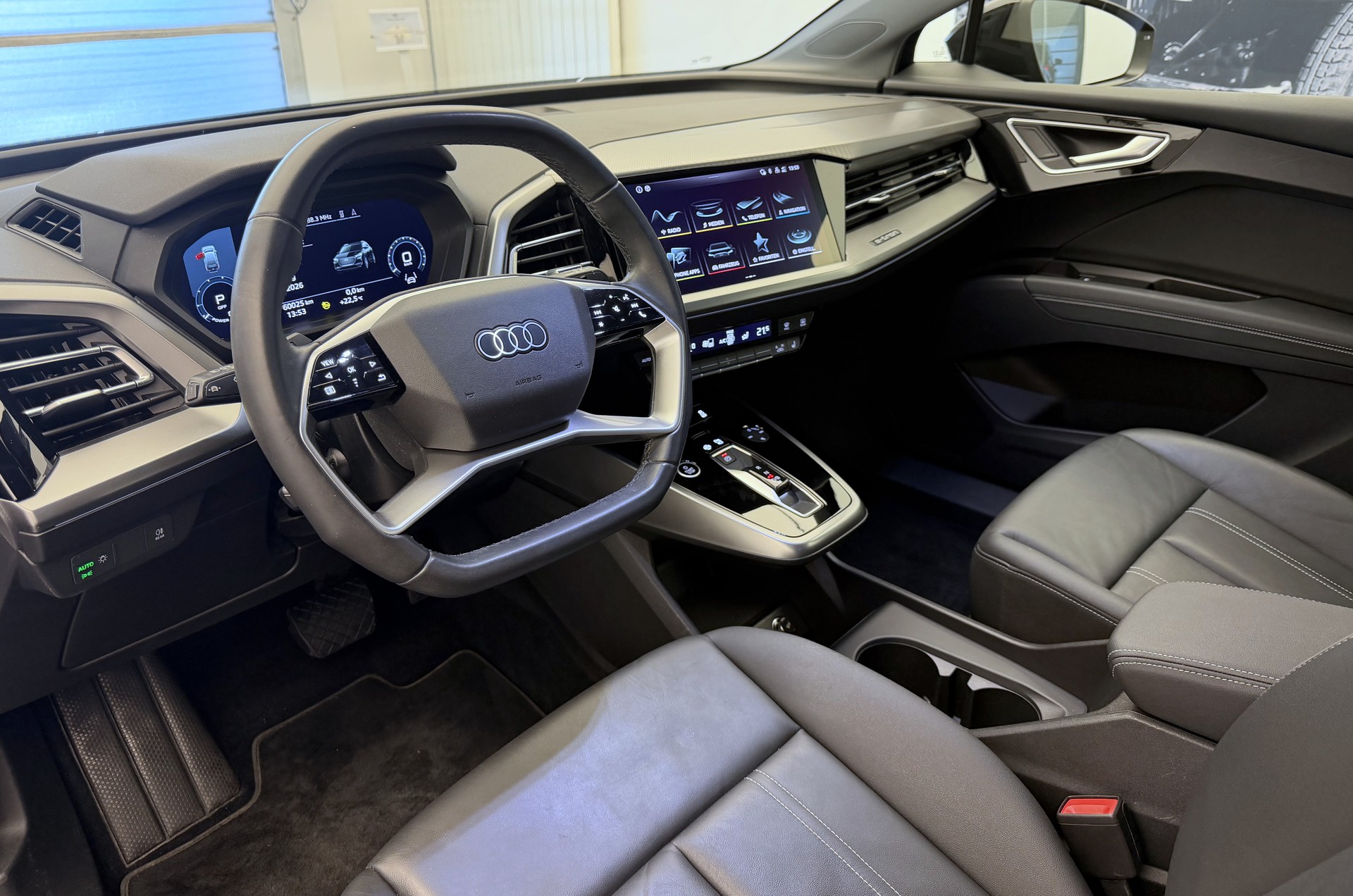 AUDI Q4 e-tron 50 quattro-image-5