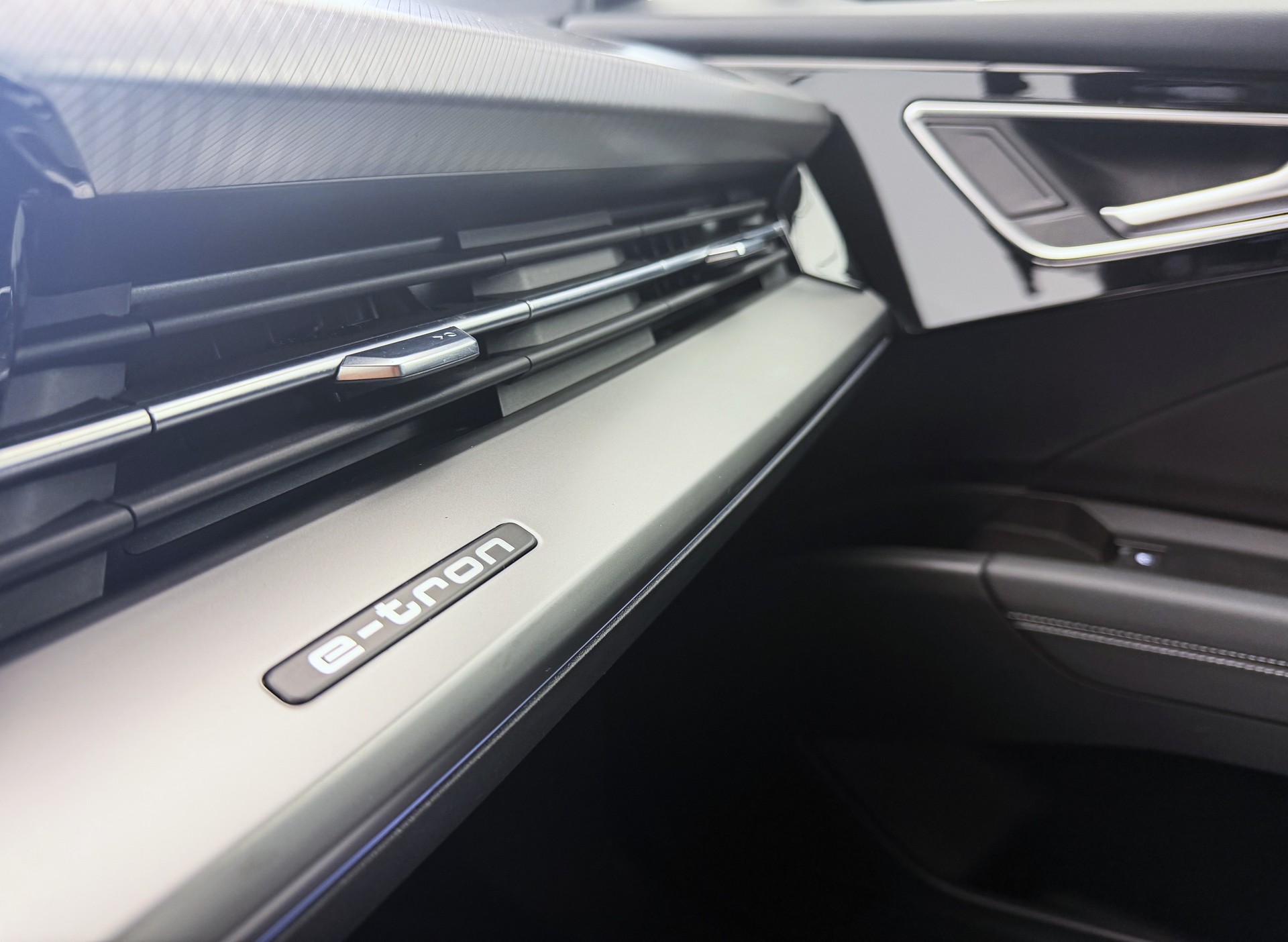 AUDI Q4 e-tron 50 quattro-image-16