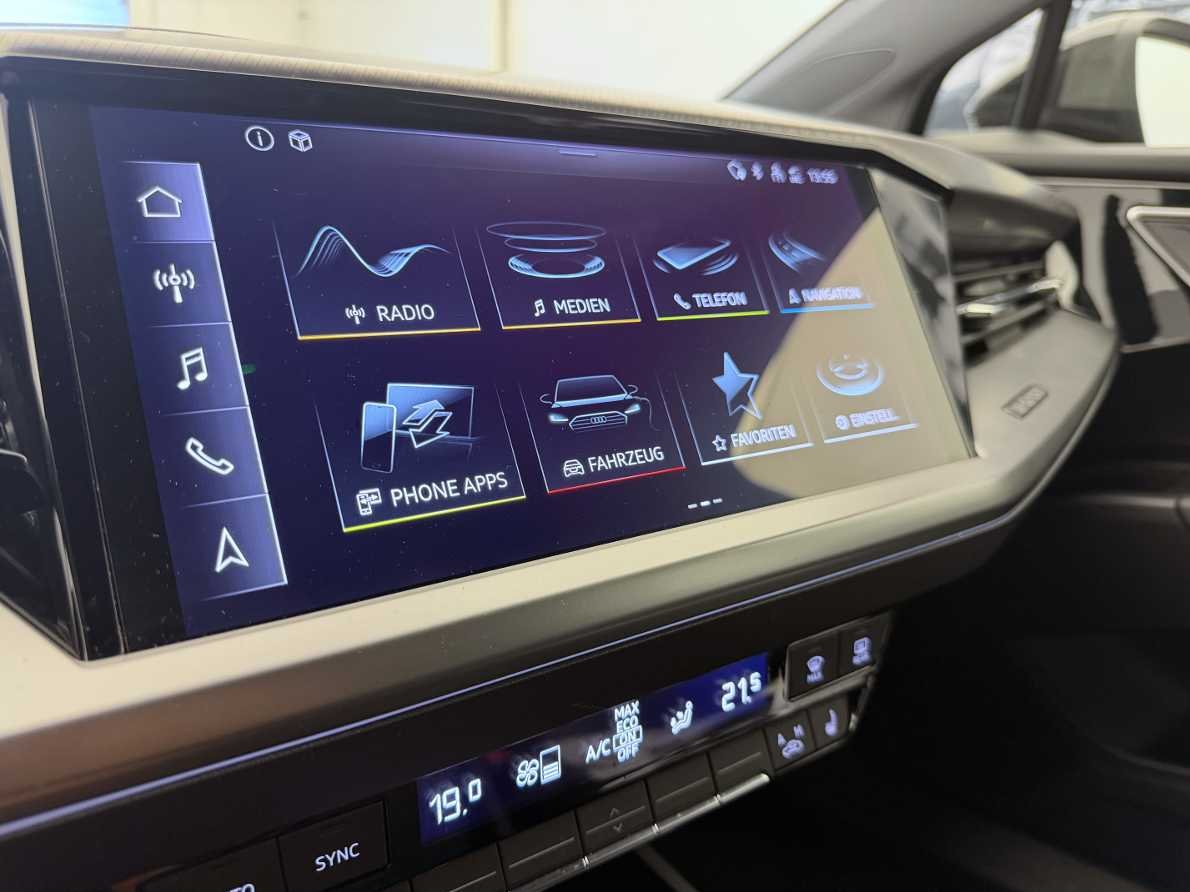 AUDI Q4 e-tron 50 quattro-image-12