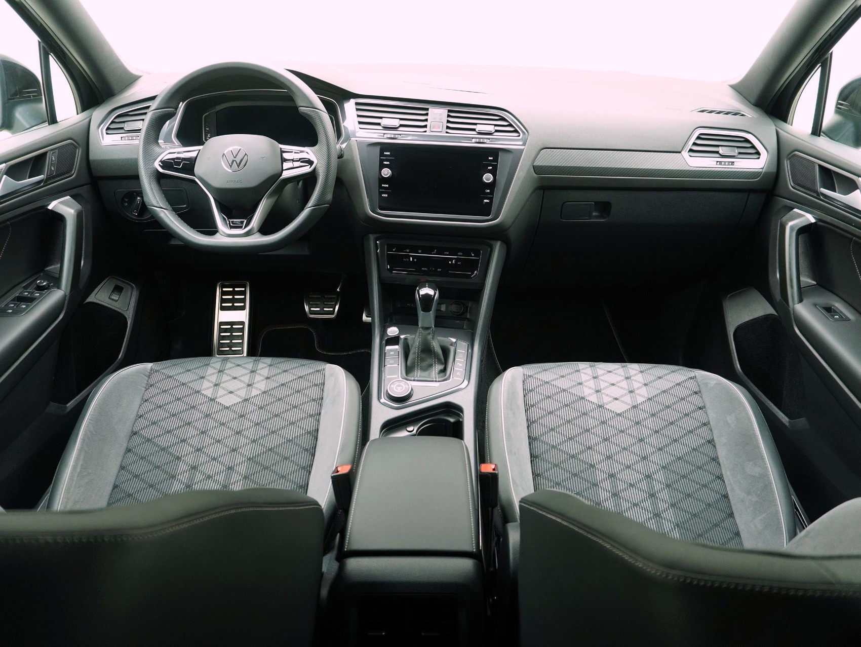 VW Tiguan Allspace 2.0 TSI DSG R-Line Black Style 4Motion-image-12