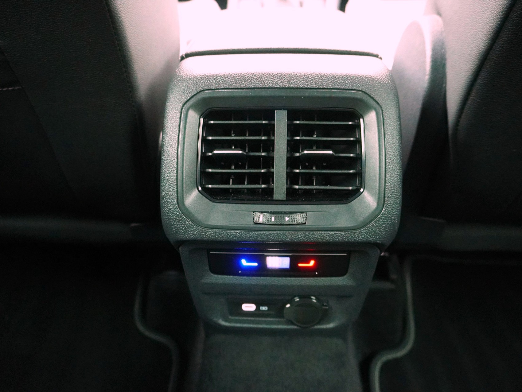 VW Tiguan Allspace 2.0 TSI DSG R-Line Black Style 4Motion-image-9