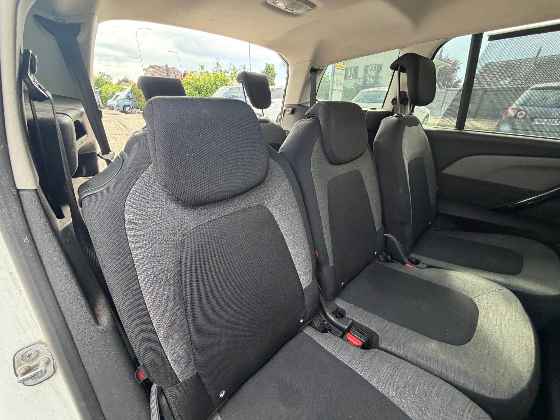 CITROEN Grand C4 Picasso 1.6i 16V THP Shine EAT6-image-11