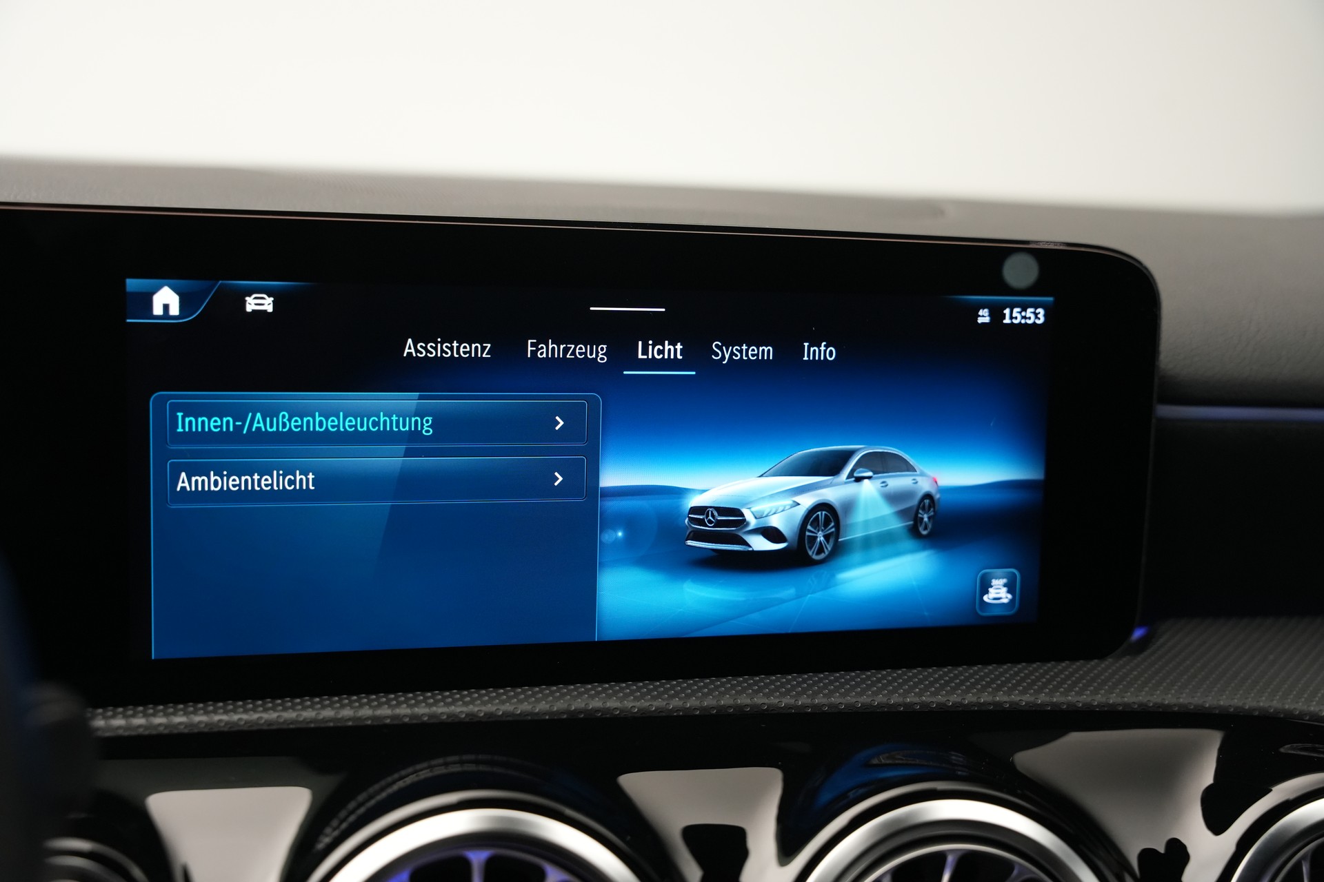 MERCEDES-BENZ A 200 d AMG Line 8G-DCT *Facelift*-image-30