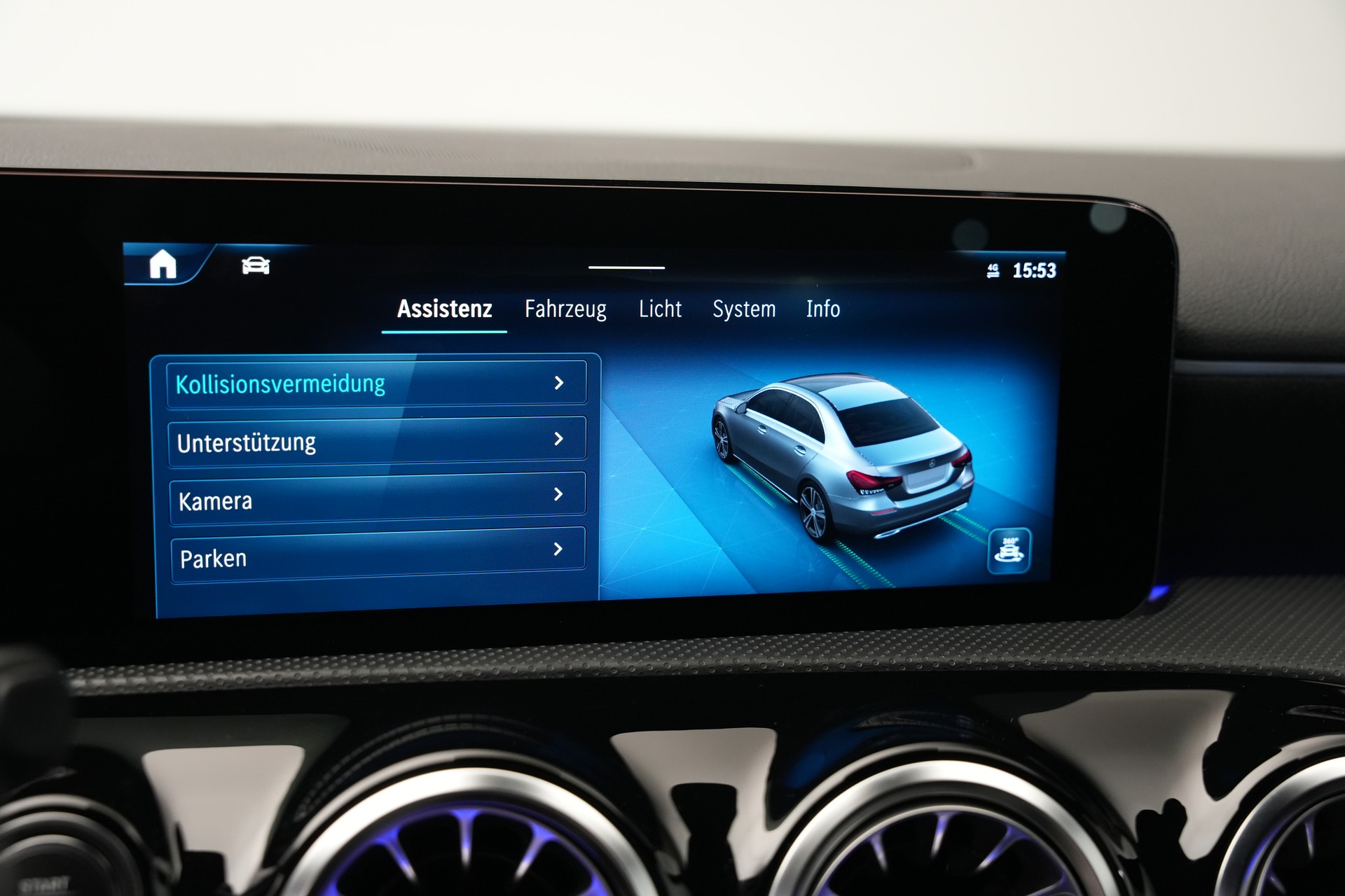 MERCEDES-BENZ A 200 d AMG Line 8G-DCT *Facelift*-image-29