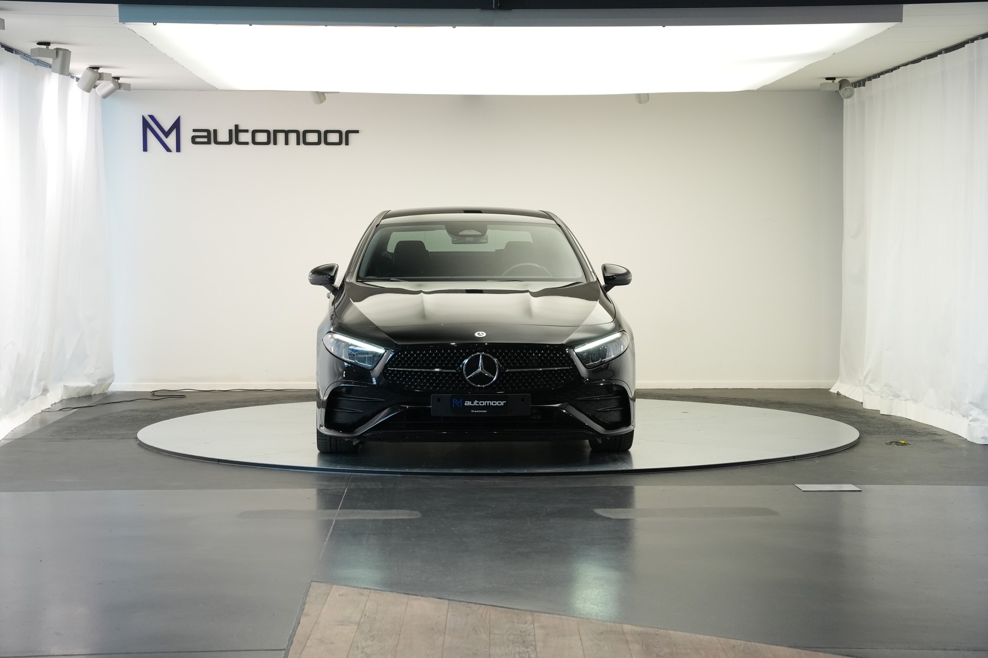 MERCEDES-BENZ A 200 d AMG Line 8G-DCT *Facelift*-image-1
