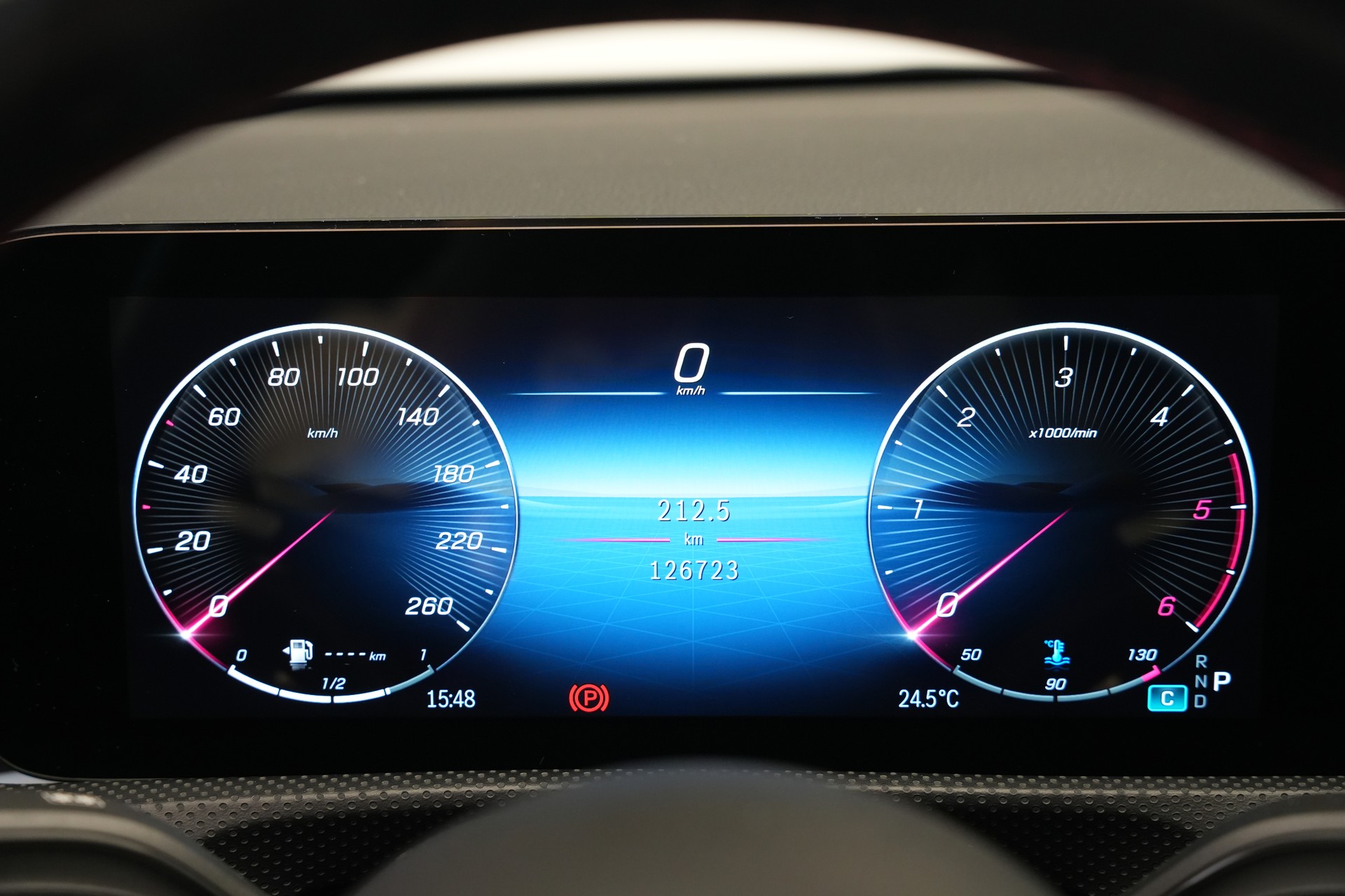 MERCEDES-BENZ A 200 d AMG Line 8G-DCT *Facelift*-image-18