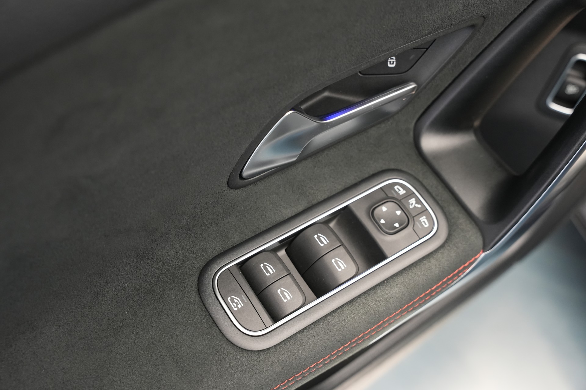 MERCEDES-BENZ A 200 d AMG Line 8G-DCT *Facelift*-image-16