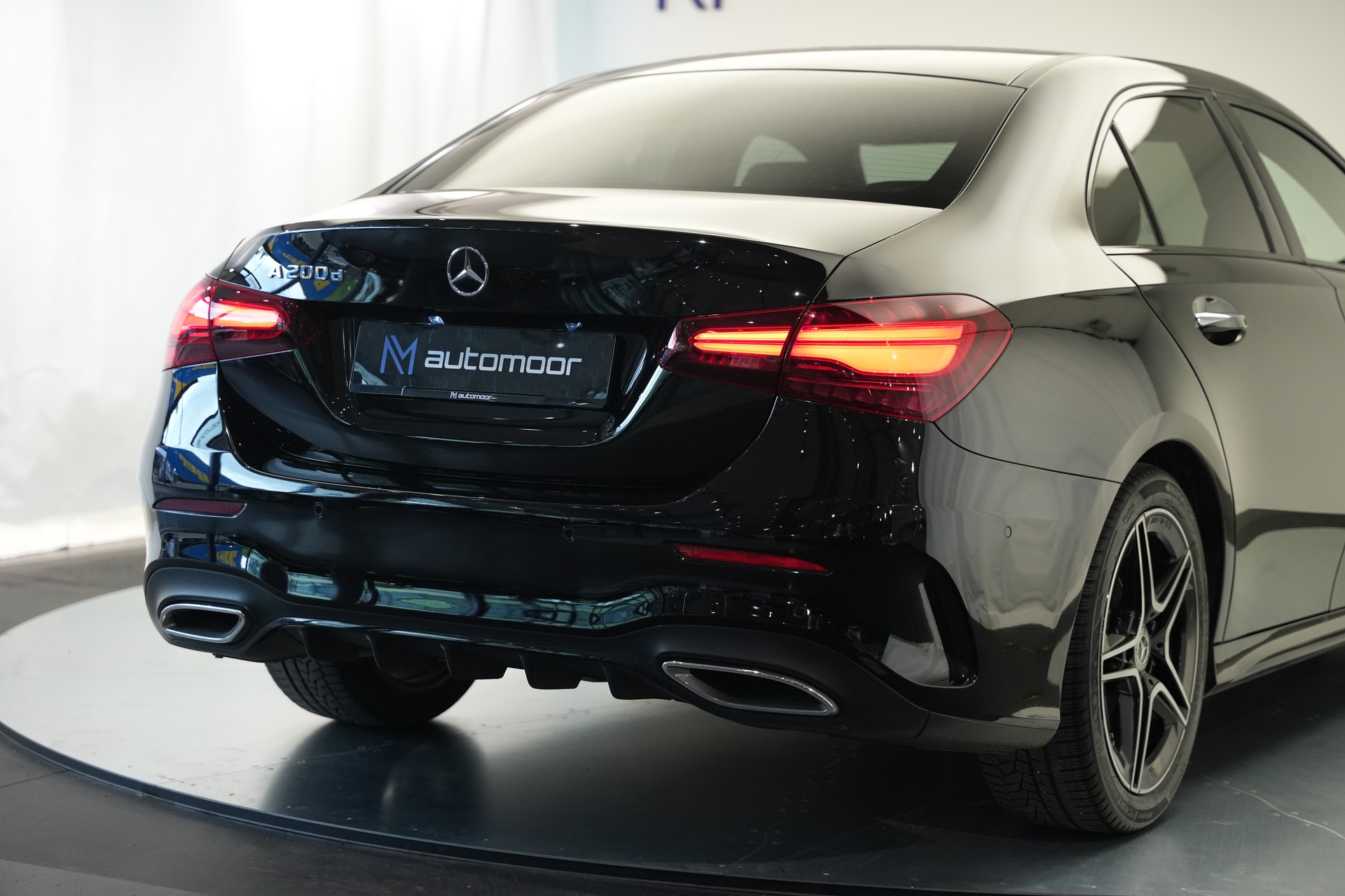 MERCEDES-BENZ A 200 d AMG Line 8G-DCT *Facelift*-image-33