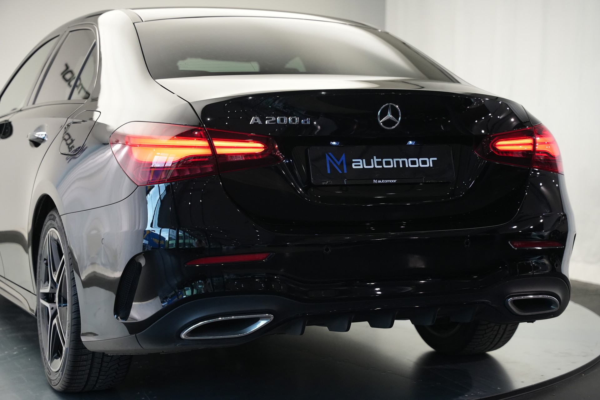MERCEDES-BENZ A 200 d AMG Line 8G-DCT *Facelift*-image-32