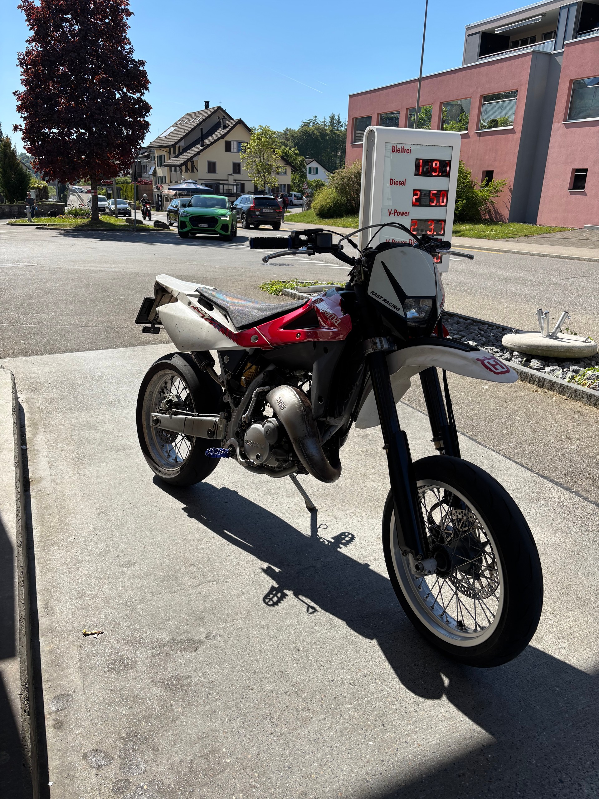 HUSQVARNA Supermoto